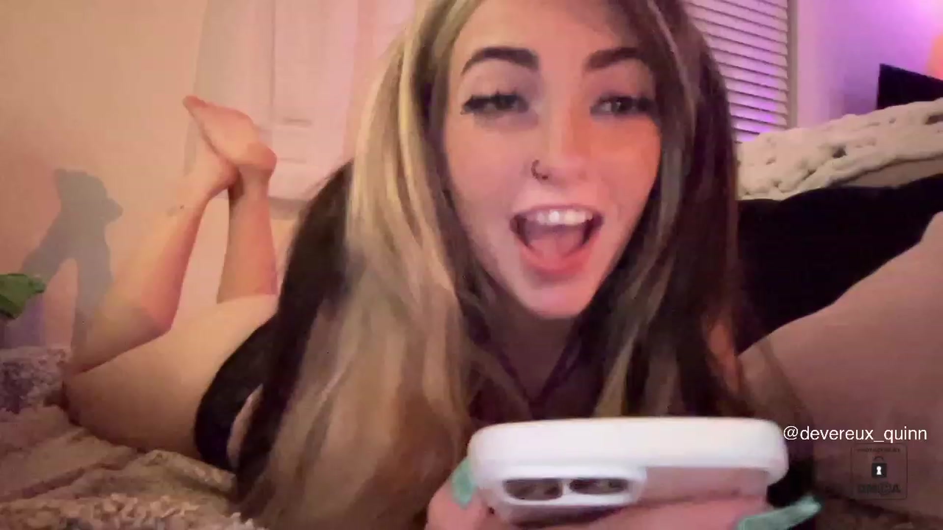 Gallery image thumbnail from Devereuxquinn's myfreecams stream on, 04/14/2023, 07:32 image 15 of 20