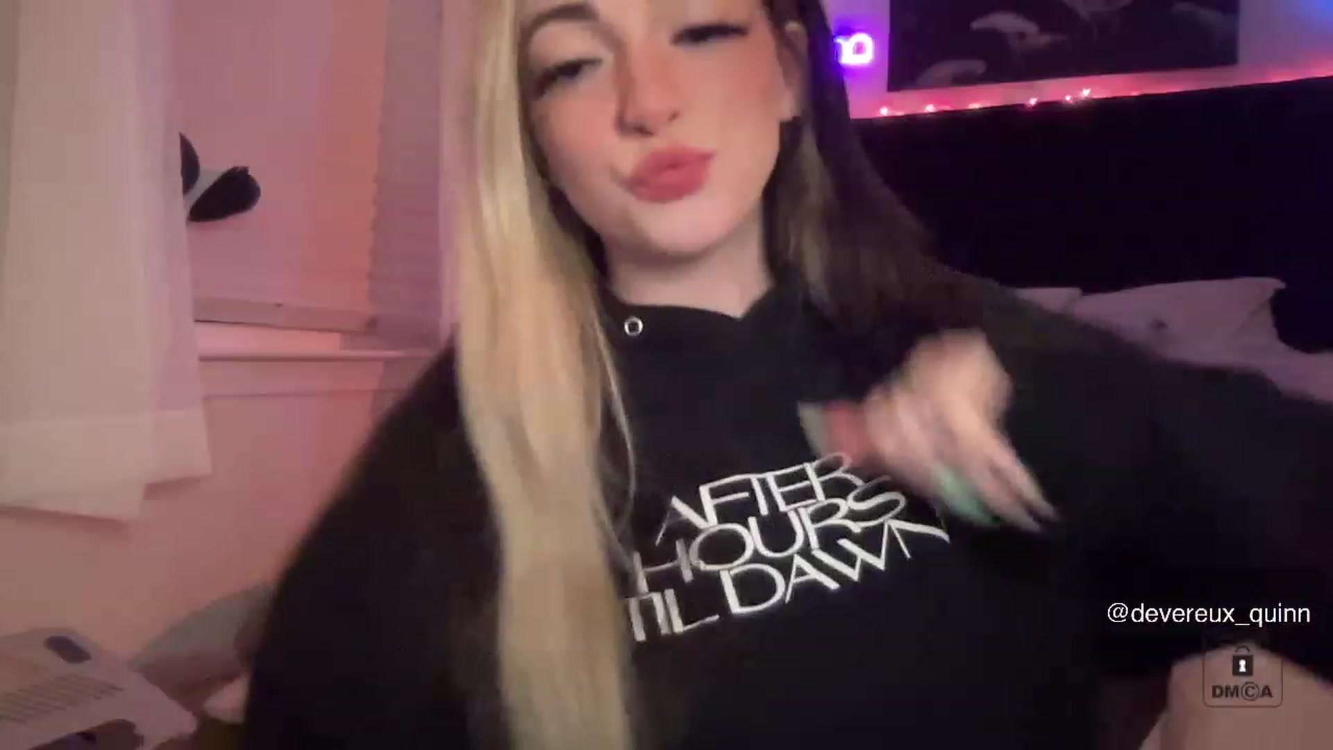 Gallery image thumbnail from Devereuxquinn's myfreecams stream on, 04/18/2023, 03:30 image 18 of 20