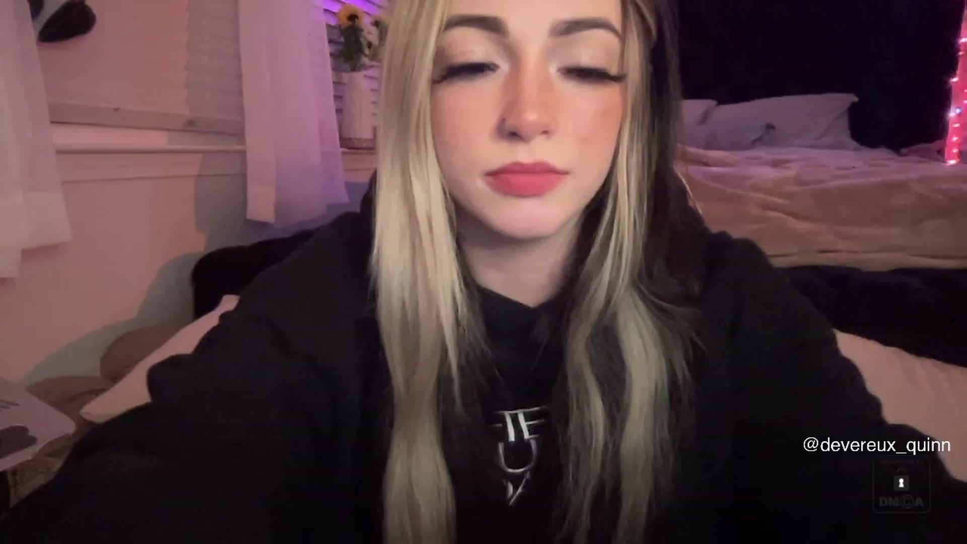 Gallery image thumbnail from Devereuxquinn's myfreecams stream on, 04/18/2023, 03:30 image 15 of 20