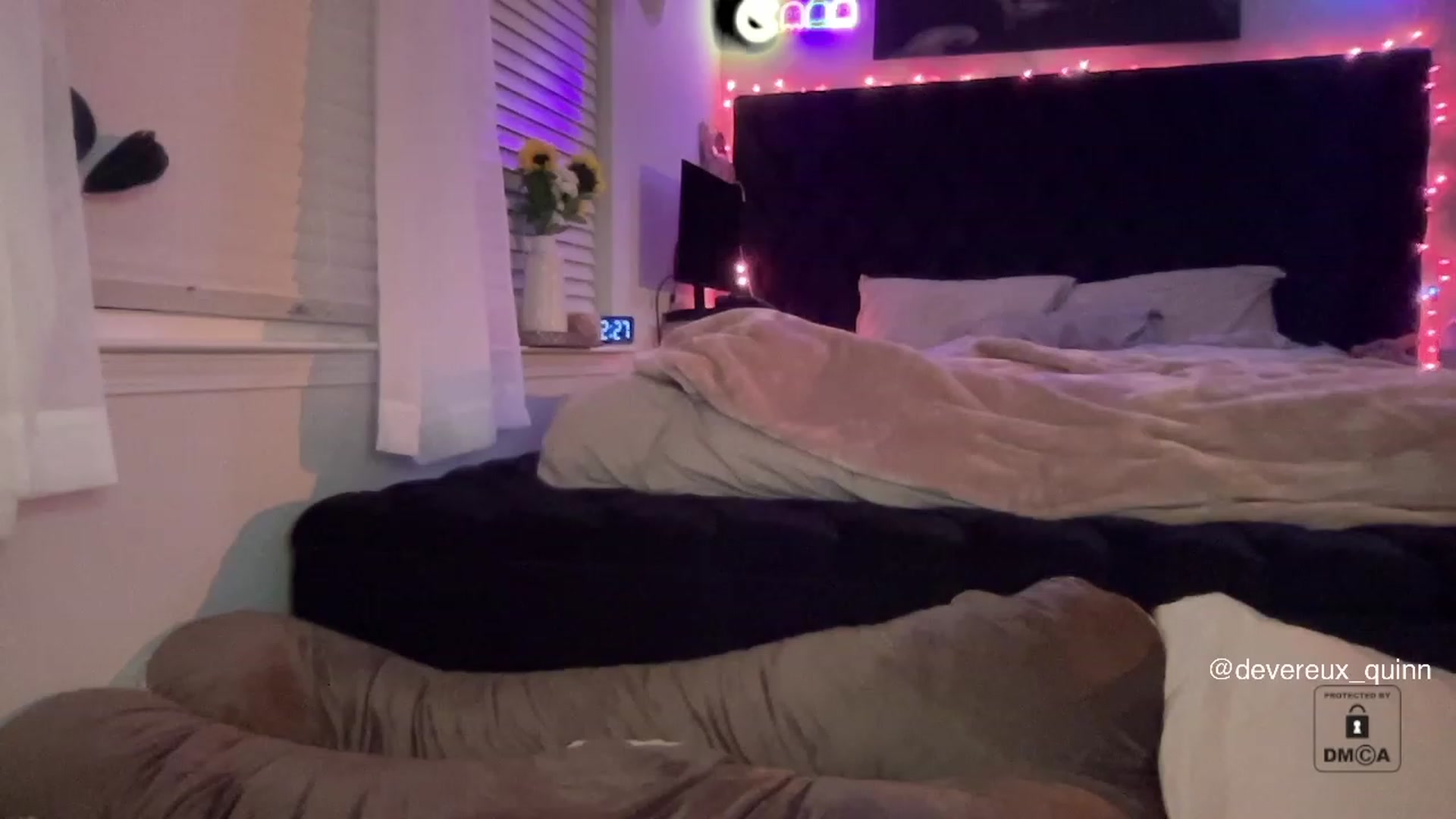 Gallery image thumbnail from Devereuxquinn's myfreecams stream on, 04/18/2023, 04:49 image 13 of 20