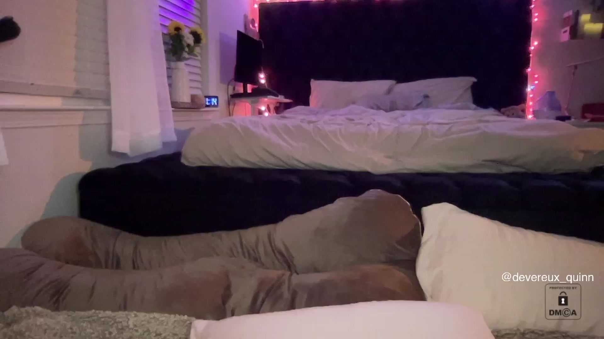 Gallery image thumbnail from Devereuxquinn's myfreecams stream on, 04/18/2023, 06:40 image 2 of 20