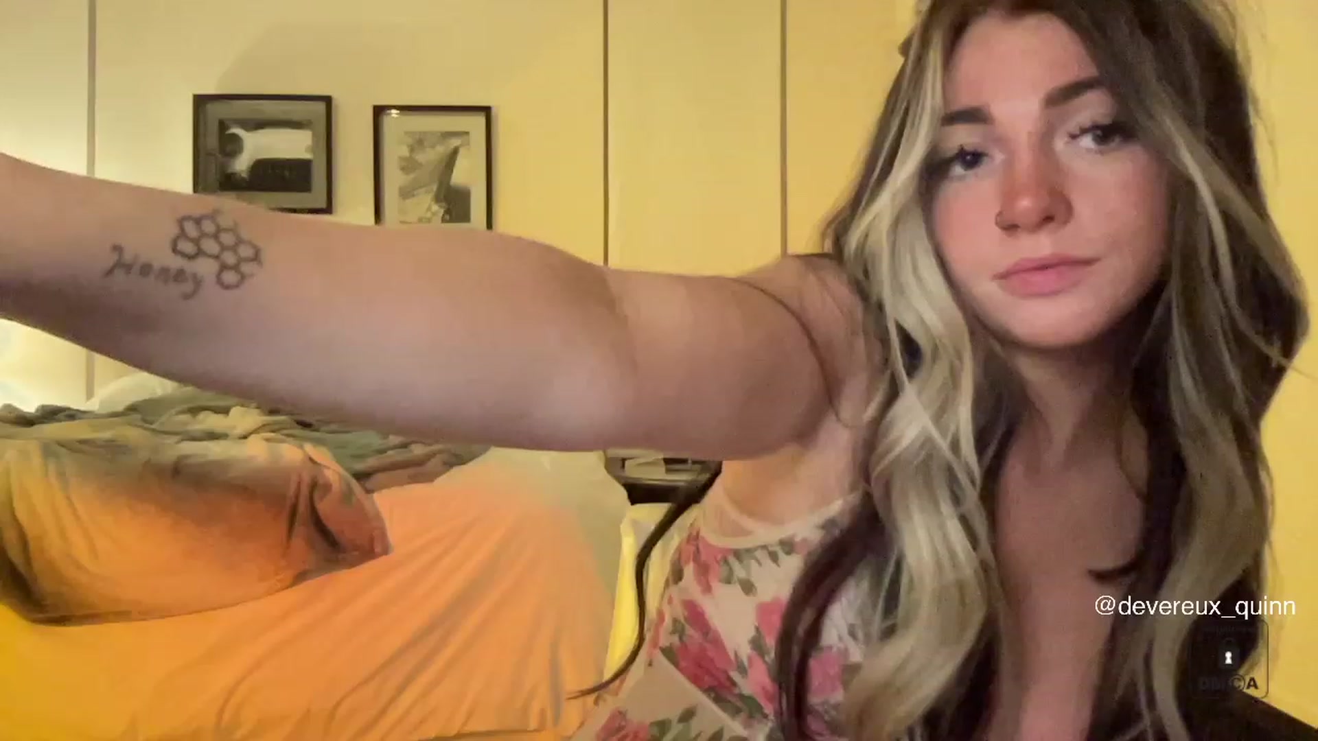 Gallery image thumbnail from Devereuxquinn's myfreecams stream on, 04/25/2023, 07:50 image 20 of 20