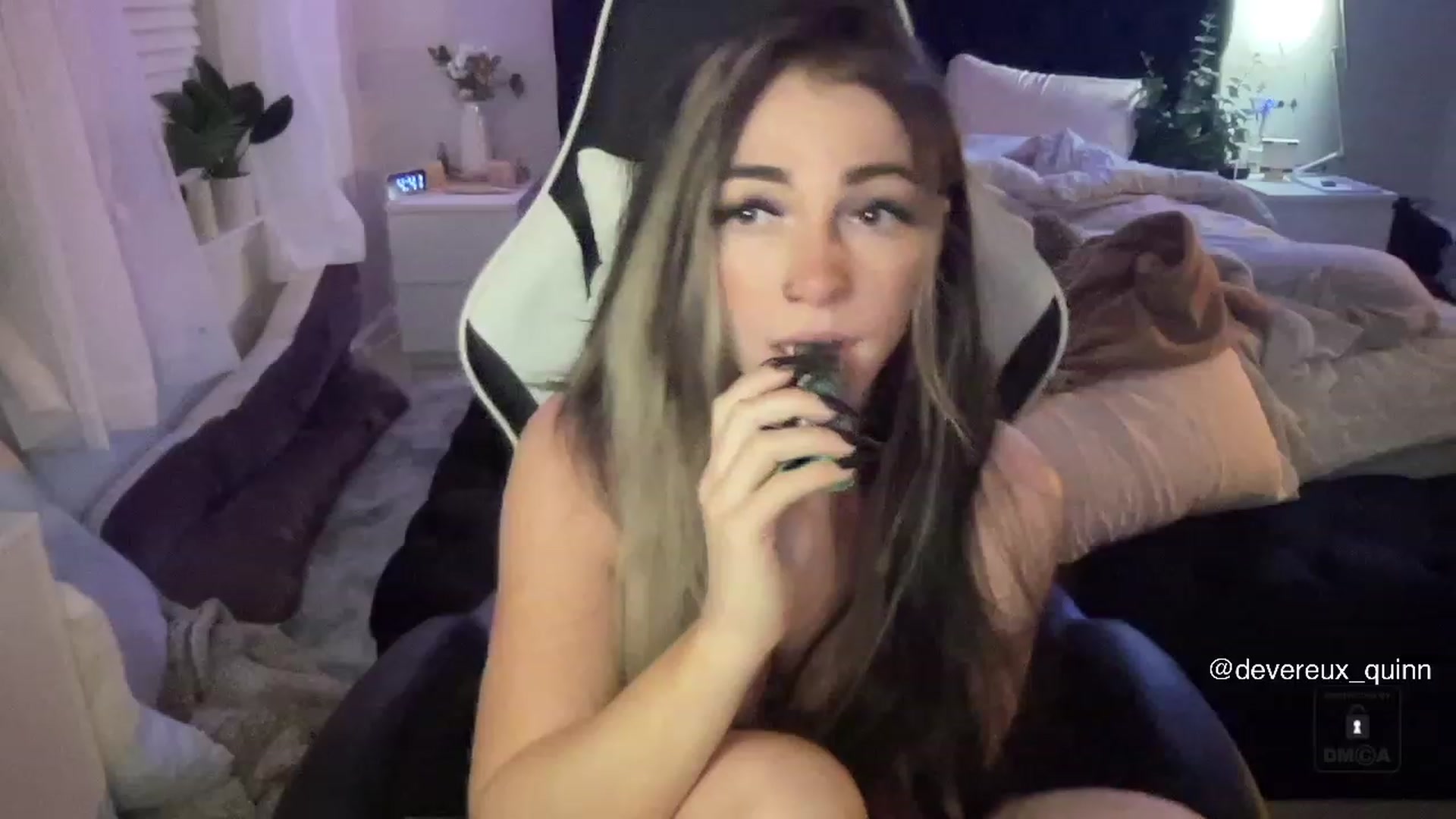 Gallery image thumbnail from Devereuxquinn's myfreecams stream on, 04/28/2023, 08:51 image 18 of 20