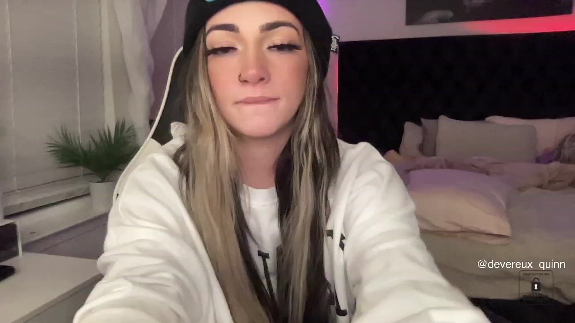 Gallery image thumbnail from Devereuxquinn's myfreecams stream on, 05/04/2023, 08:03 image 12 of 20