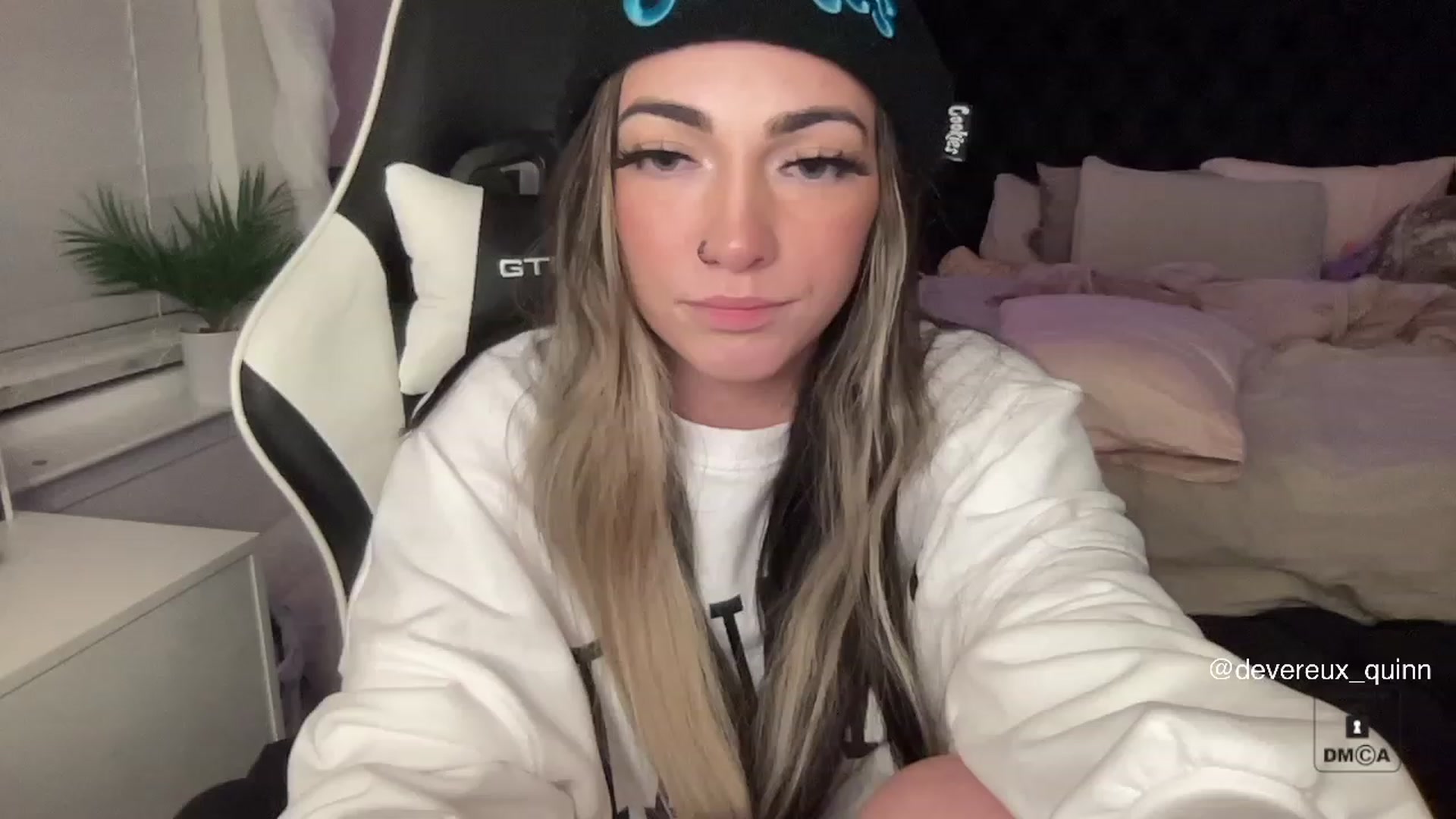 Gallery image thumbnail from Devereuxquinn's myfreecams stream on, 05/04/2023, 08:03 image 1 of 20