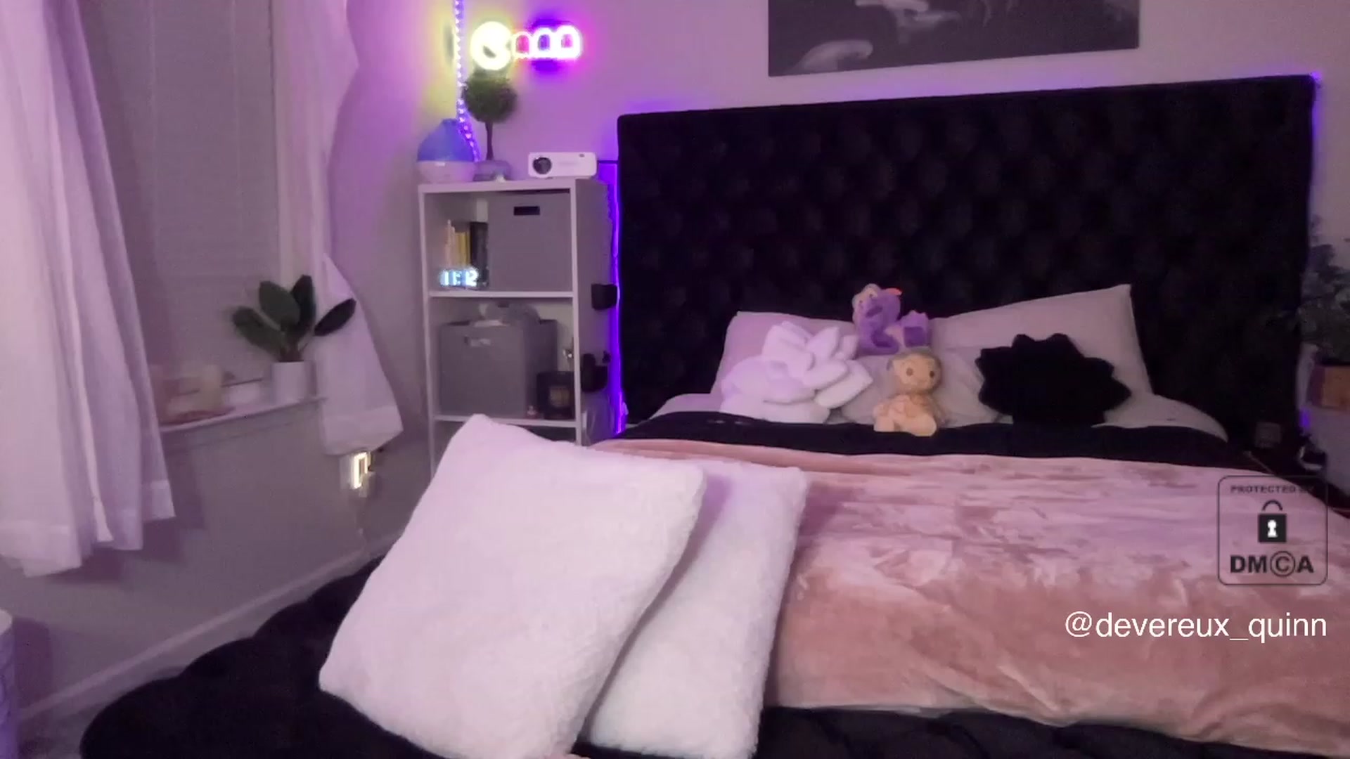 Gallery image thumbnail from Devereuxquinn's myfreecams stream on, 05/19/2023, 06:54 image 2 of 20