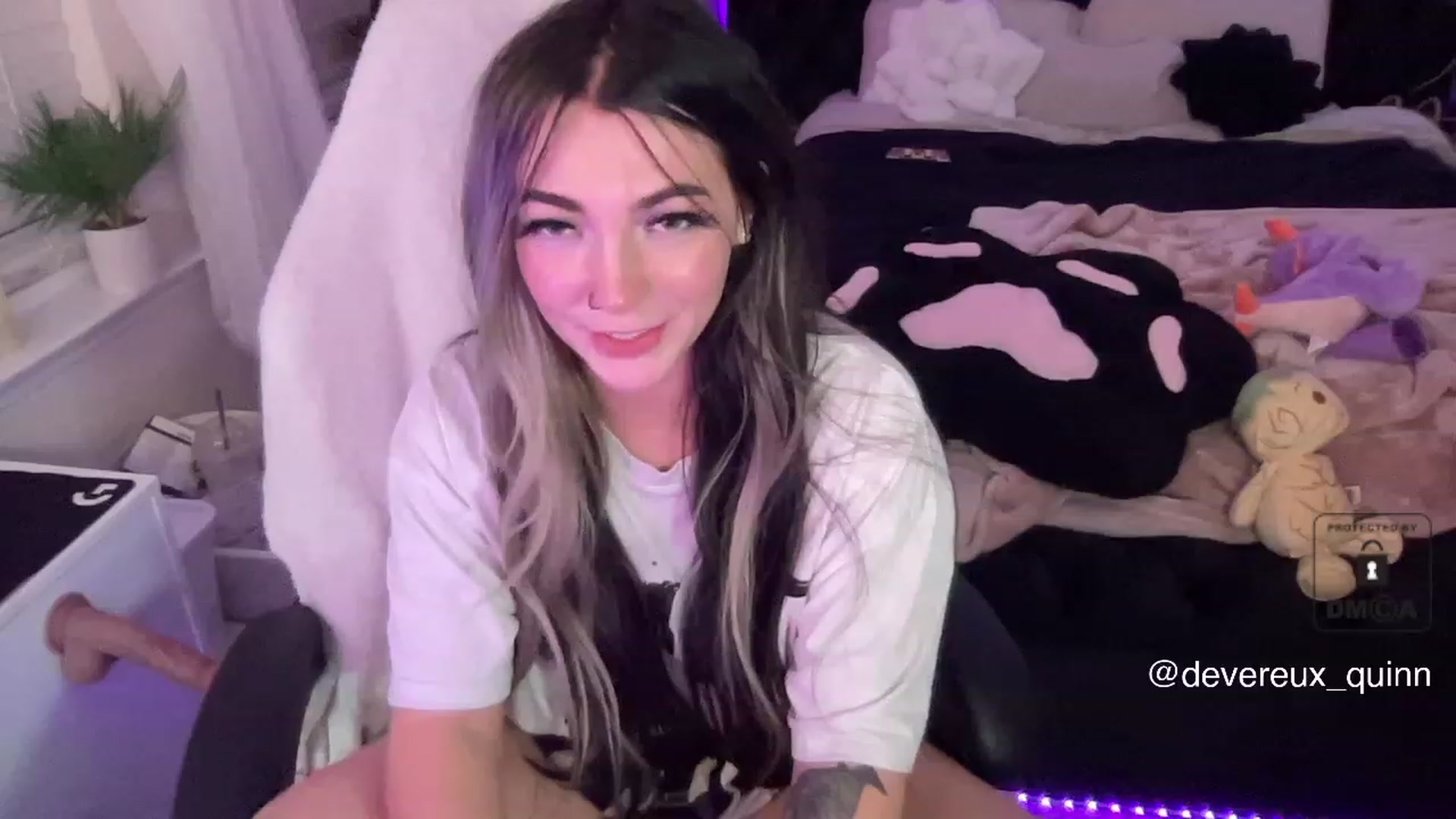 Gallery image thumbnail from Devereuxquinn's myfreecams stream on, 05/20/2023, 07:23 image 10 of 20