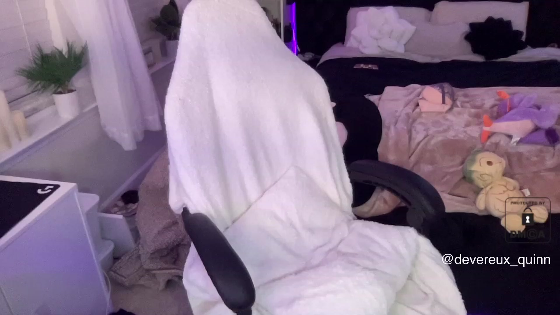 Gallery image thumbnail from Devereuxquinn's myfreecams stream on, 05/20/2023, 07:23 image 16 of 20