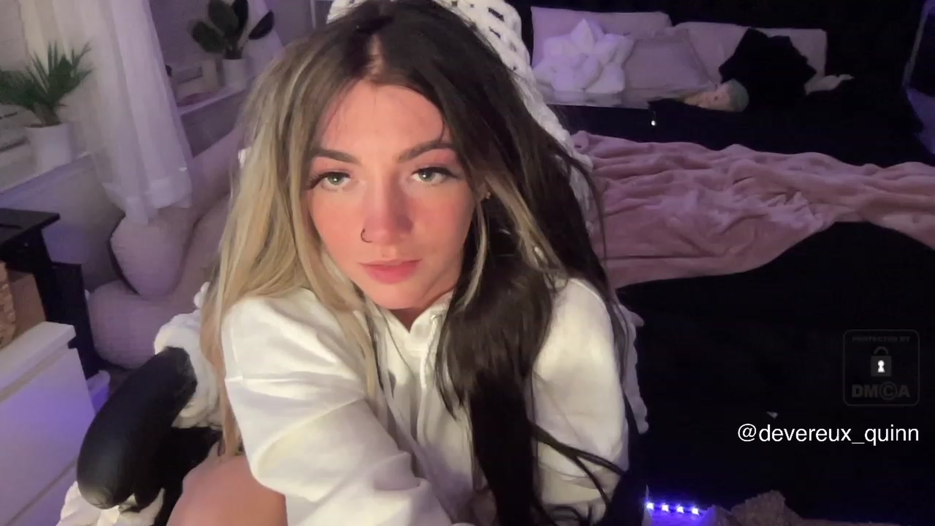 Gallery image thumbnail from Devereuxquinn's myfreecams stream on, 05/25/2023, 08:28 image 2 of 20