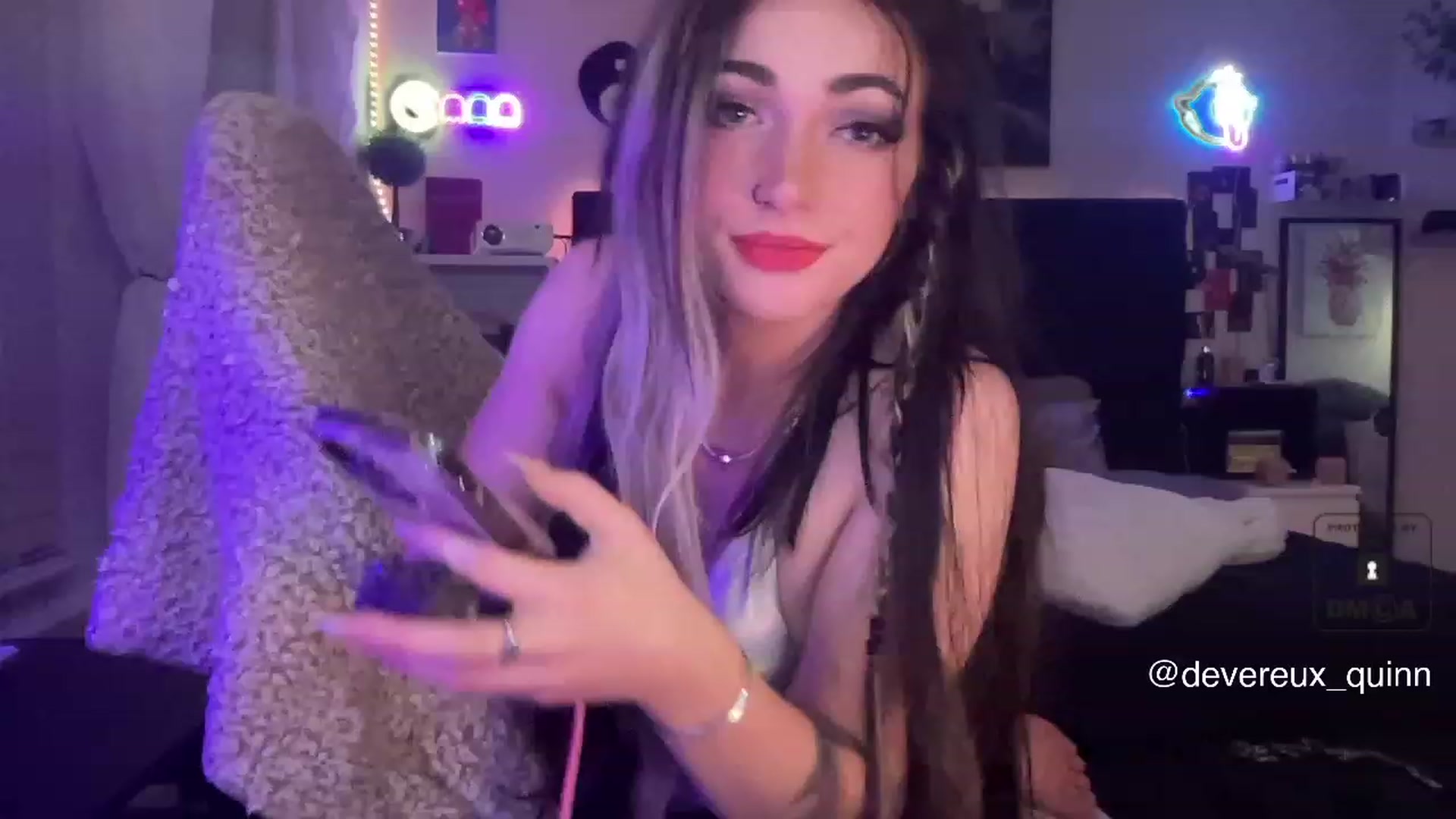 Gallery image thumbnail from Devereuxquinn's myfreecams stream on, 06/03/2023, 08:30 image 18 of 20