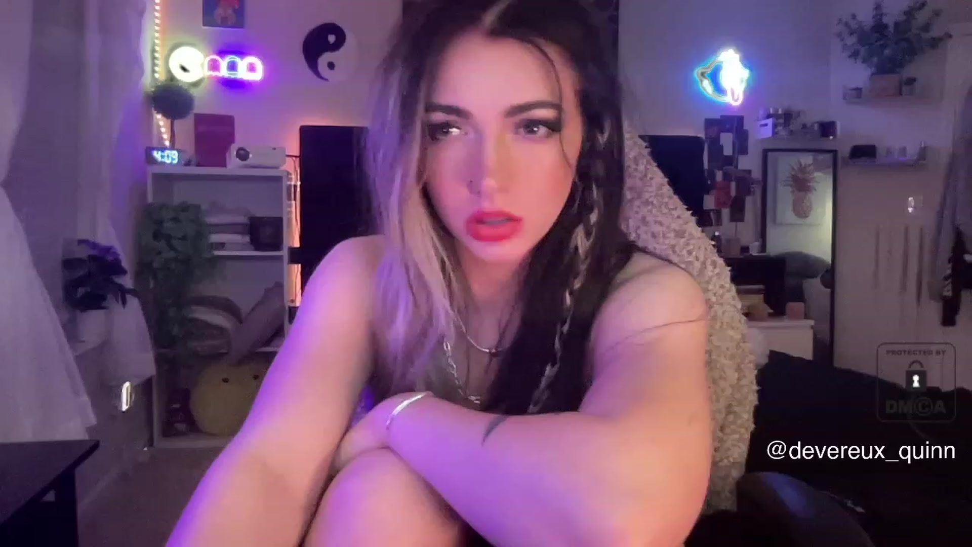 Gallery image thumbnail from Devereuxquinn's myfreecams stream on, 06/03/2023, 08:30 image 12 of 20