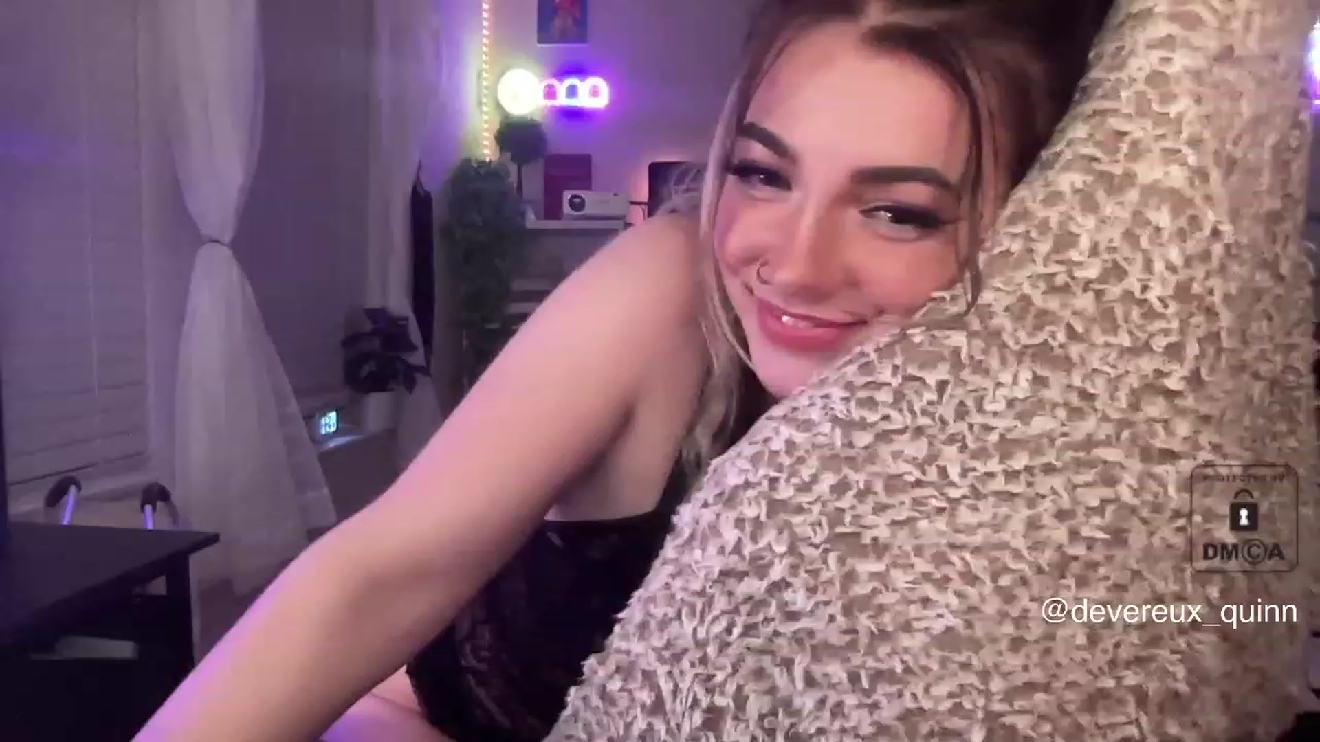 Gallery image thumbnail from Devereuxquinn's myfreecams stream on, 06/06/2023, 04:54 image 8 of 20