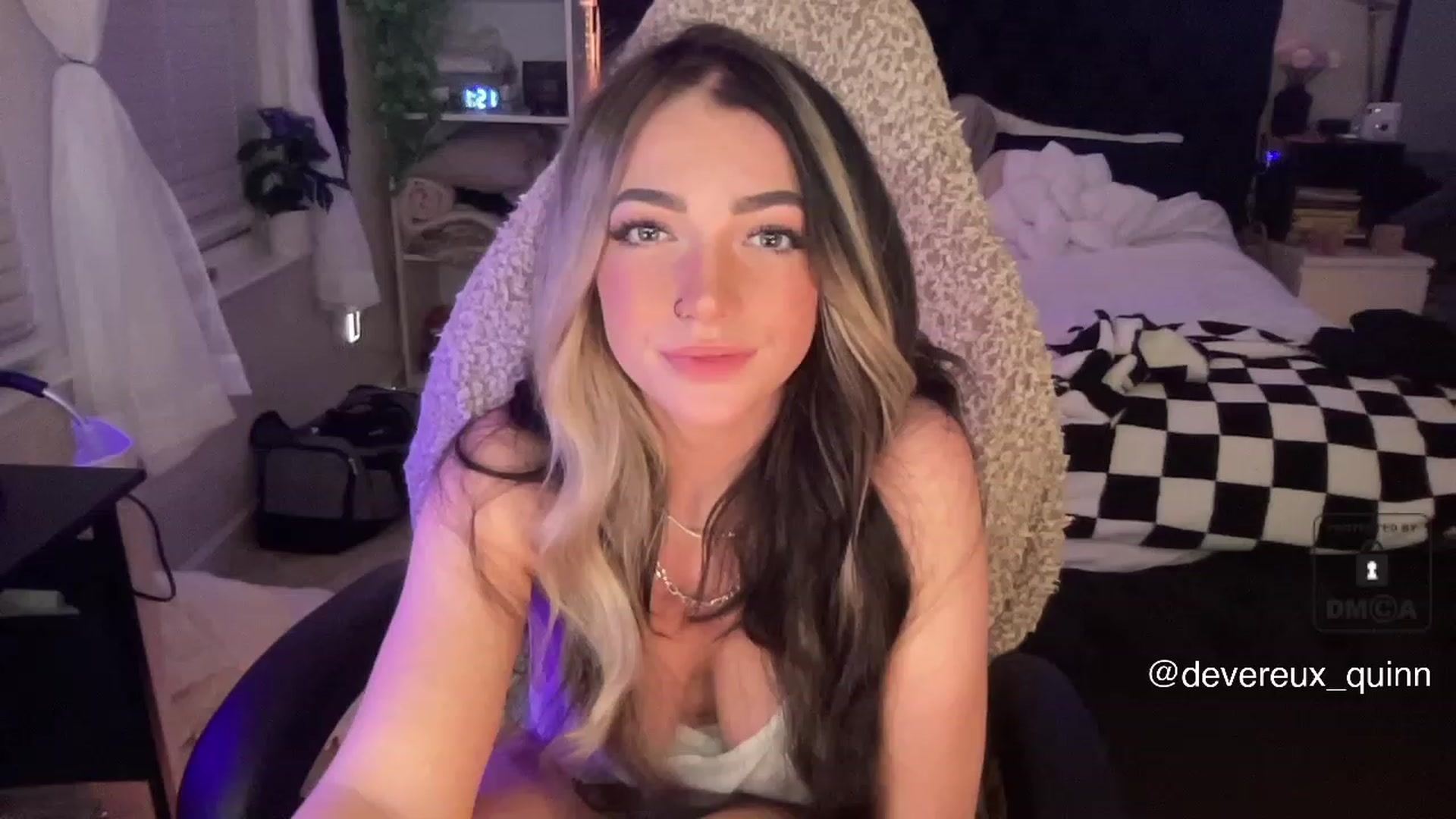Gallery image thumbnail from Devereuxquinn's myfreecams stream on, 06/08/2023, 05:34 image 19 of 20