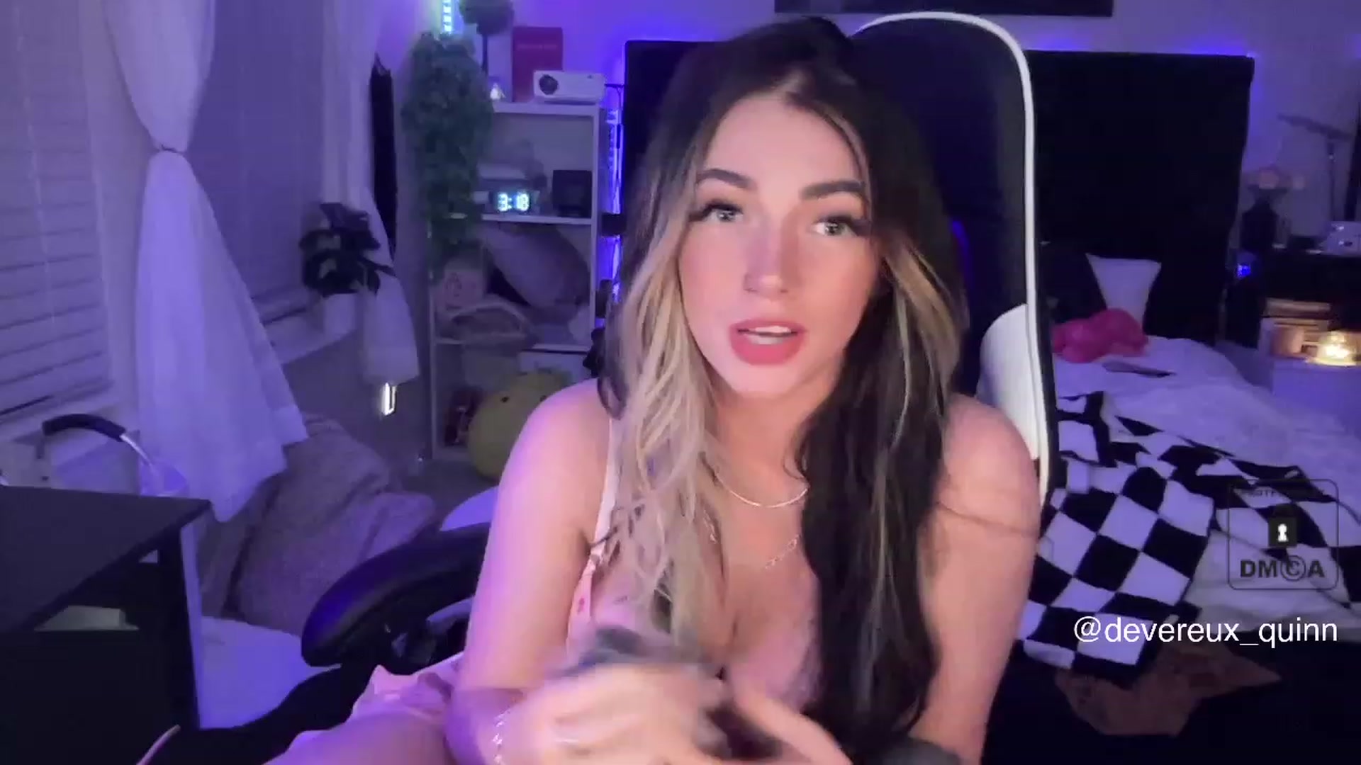 Gallery image thumbnail from Devereuxquinn's myfreecams stream on, 06/09/2023, 07:27 image 15 of 20
