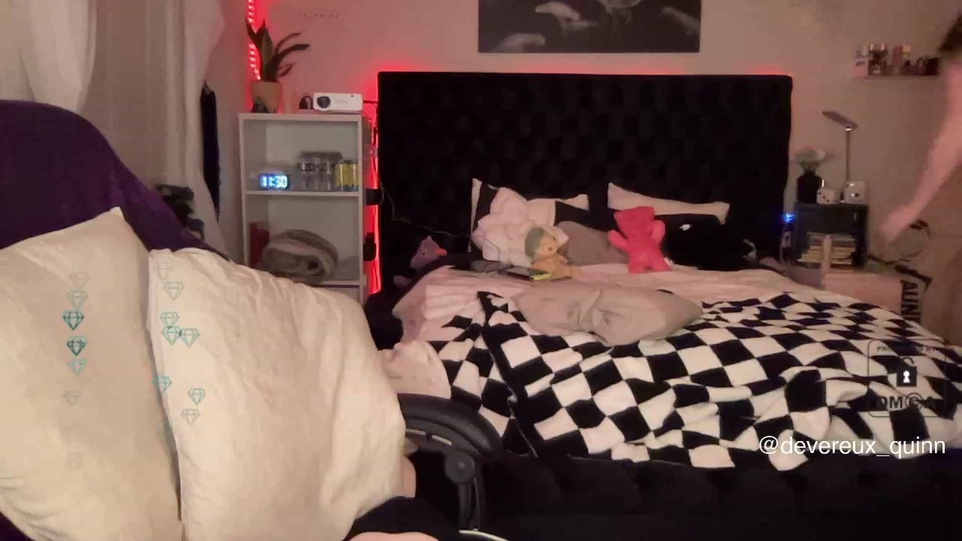 Gallery image thumbnail from Devereuxquinn's myfreecams stream on, 06/15/2023, 03:34 image 15 of 20