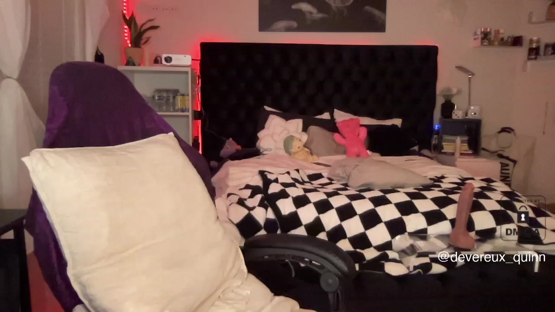 Gallery image thumbnail from Devereuxquinn's myfreecams stream on, 06/15/2023, 05:36 image 5 of 20