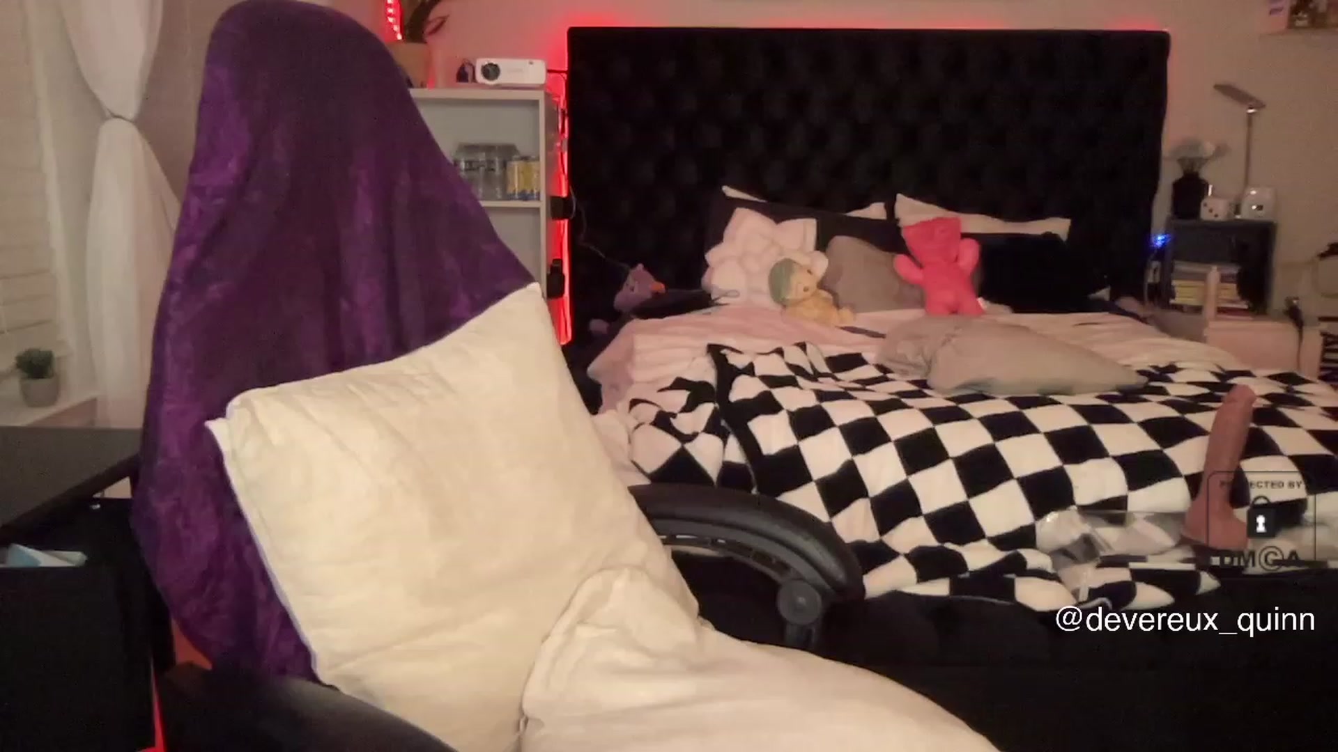 Gallery image thumbnail from Devereuxquinn's myfreecams stream on, 06/15/2023, 06:10 image 17 of 20