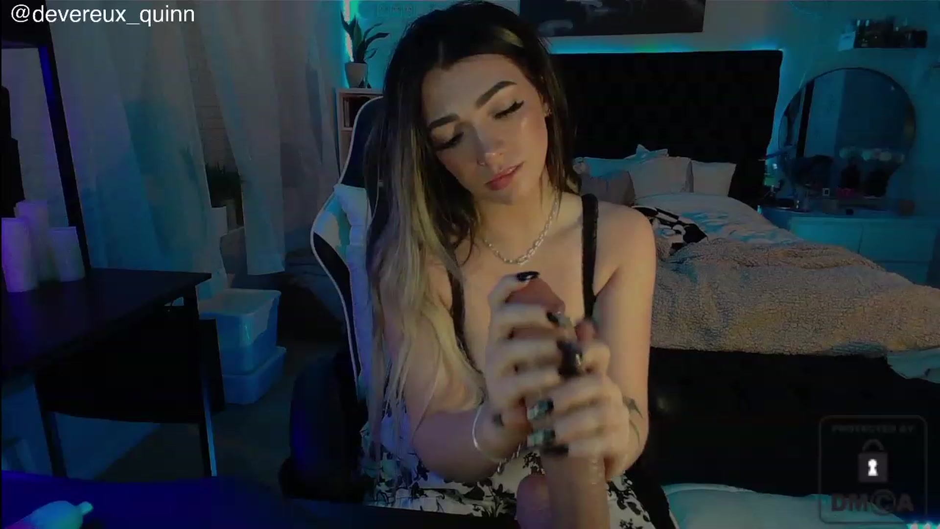Gallery image thumbnail from Devereuxquinn's myfreecams stream on, 06/21/2023, 04:03 image 11 of 20