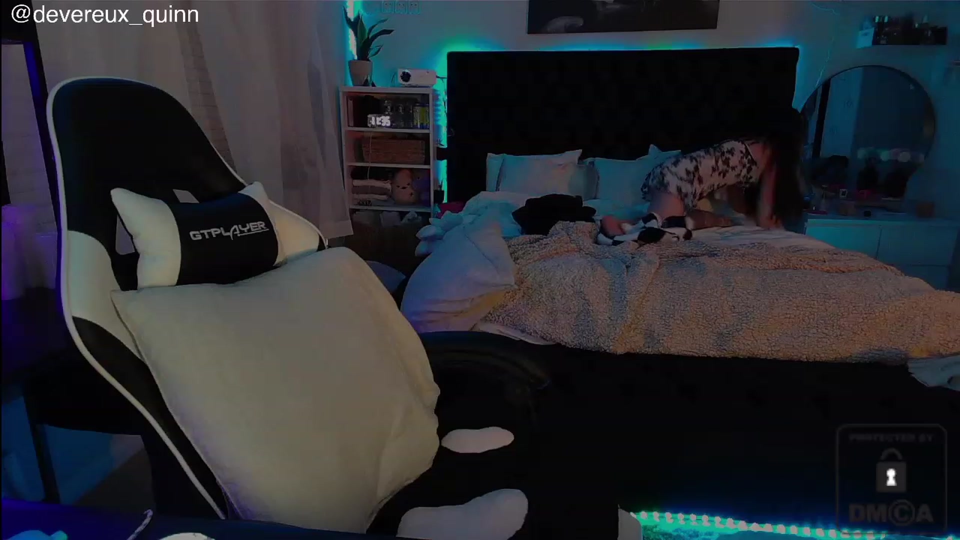 Gallery image thumbnail from Devereuxquinn's myfreecams stream on, 06/21/2023, 04:03 image 5 of 20