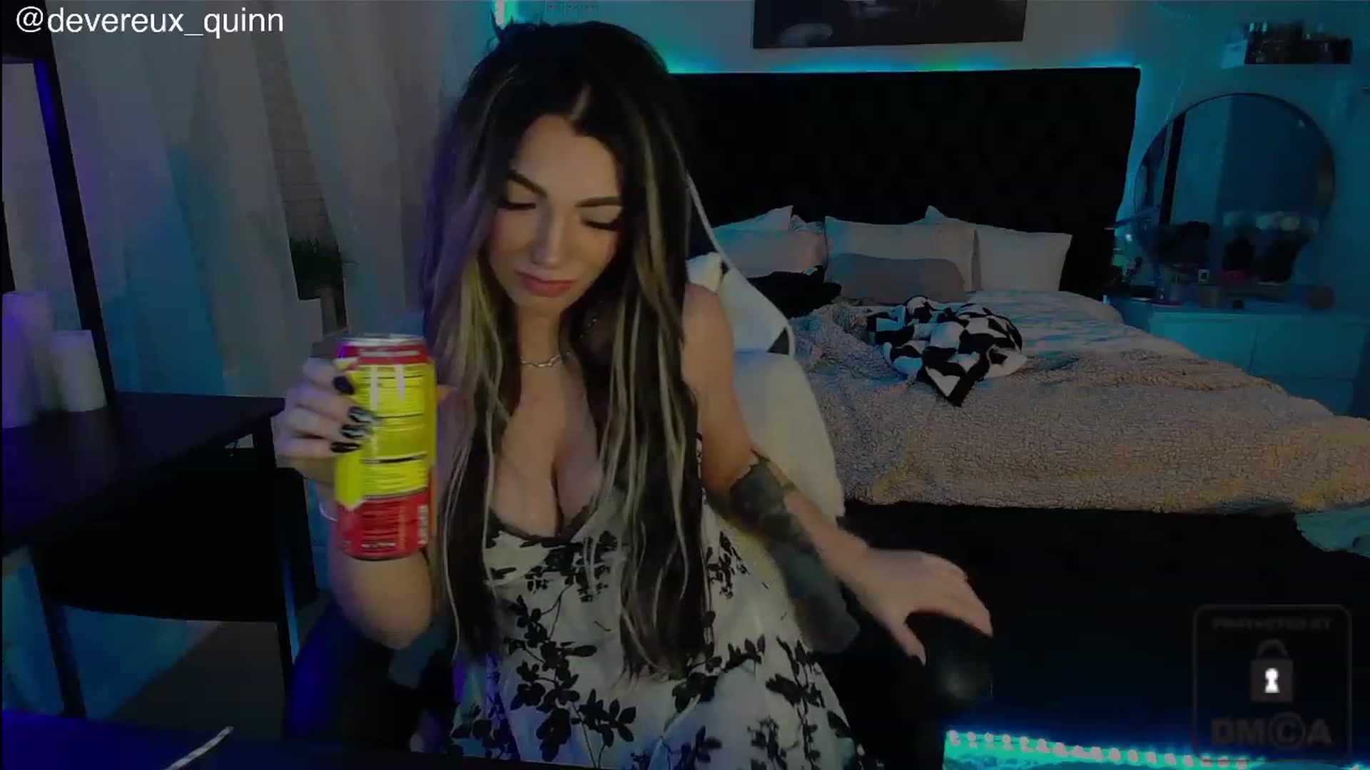Gallery image thumbnail from Devereuxquinn's myfreecams stream on, 06/21/2023, 04:03 image 4 of 20