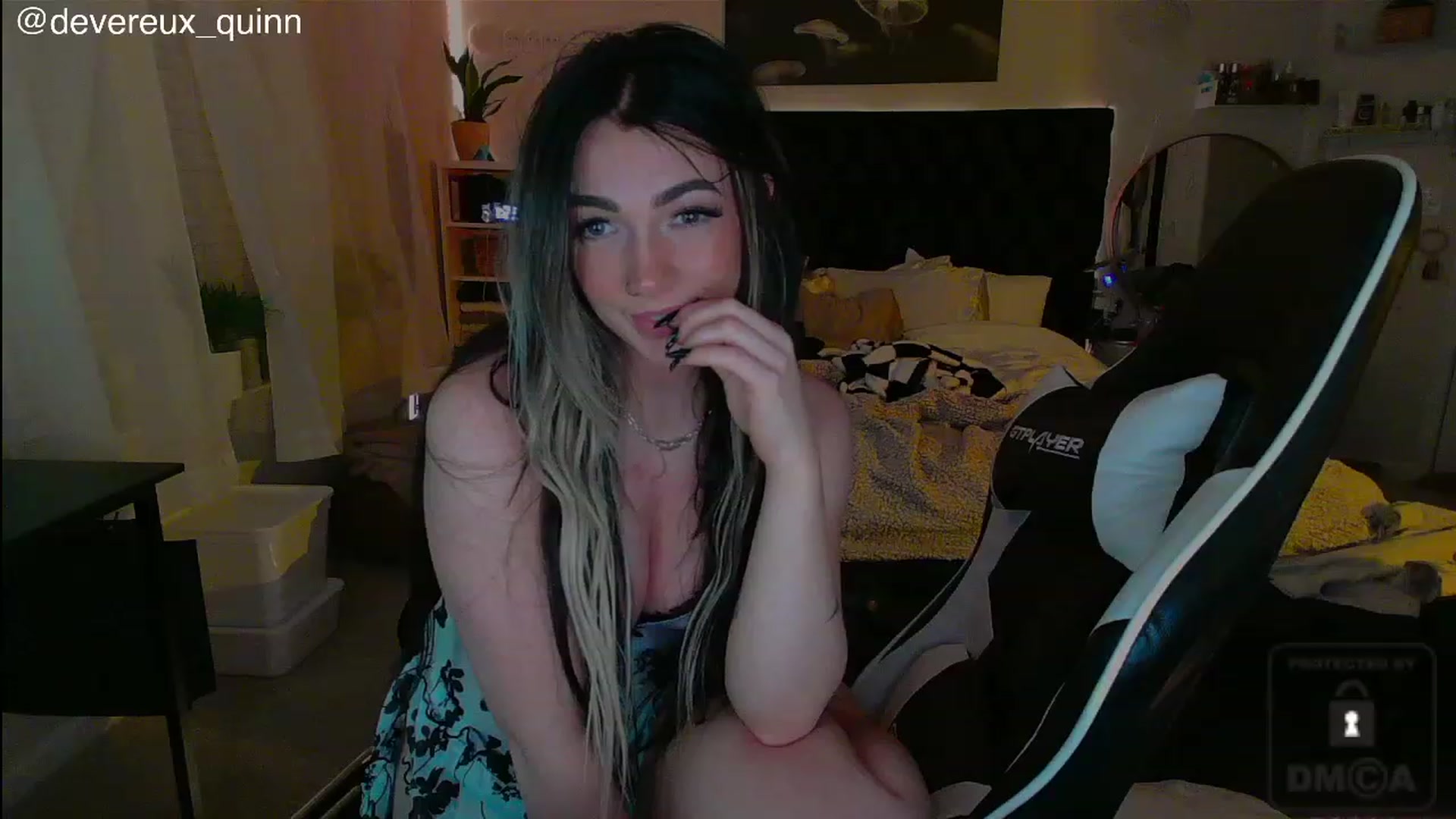 Gallery image thumbnail from Devereuxquinn's myfreecams stream on, 06/21/2023, 05:35 image 18 of 20