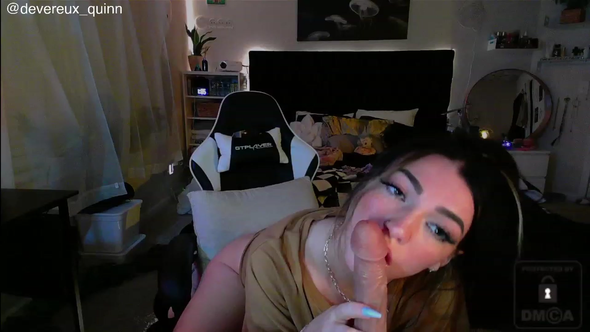 Gallery image thumbnail from Devereuxquinn's myfreecams stream on, 06/25/2023, 05:41 image 16 of 20
