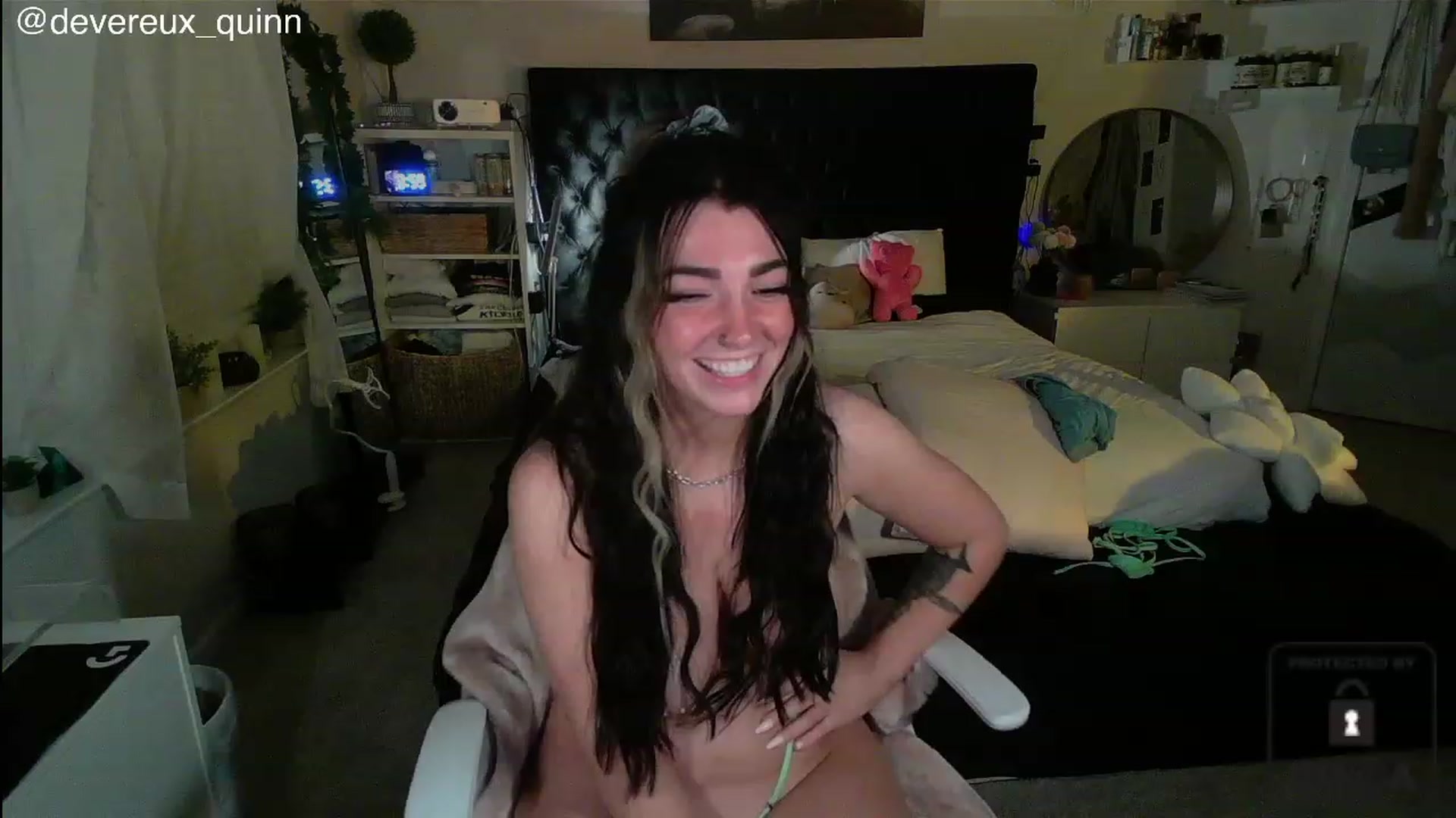 Gallery image thumbnail from Devereuxquinn's myfreecams stream on, 07/15/2023, 08:17 image 17 of 20