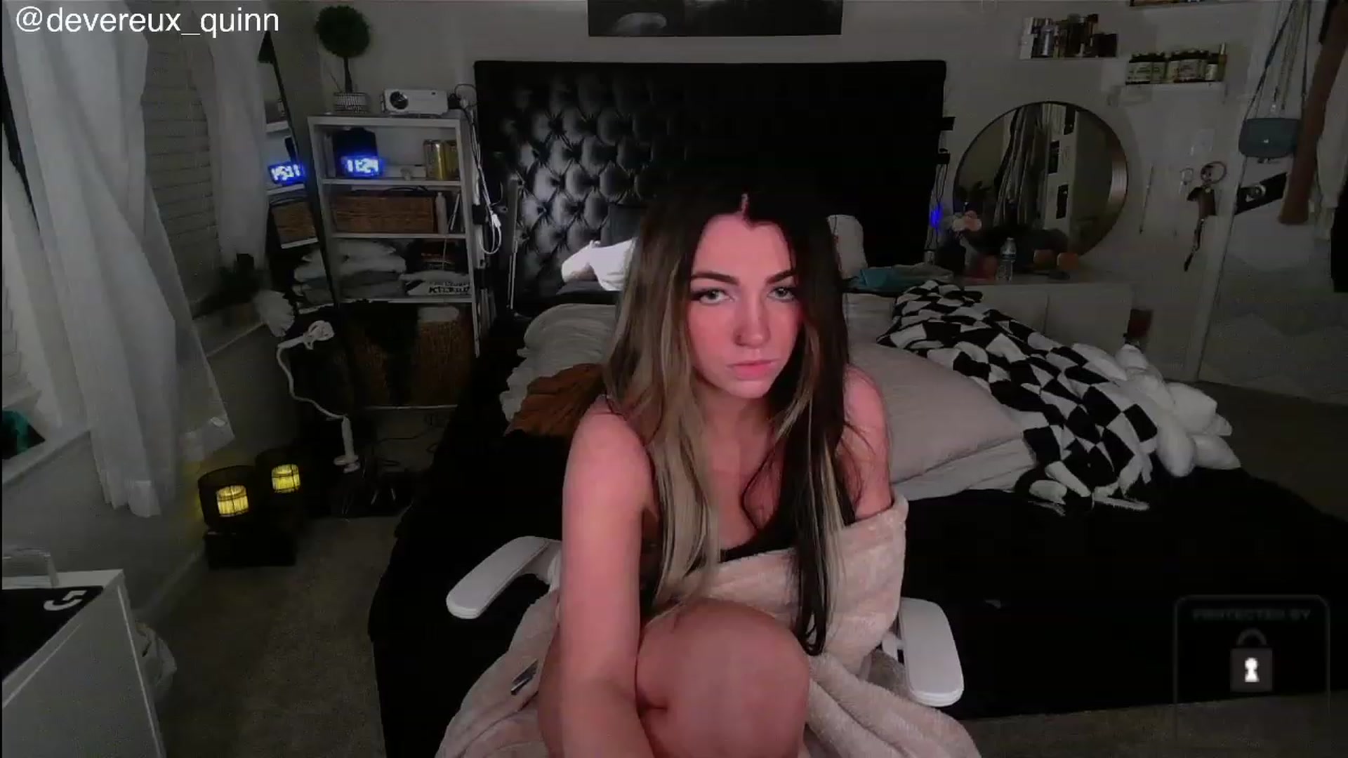 Gallery image thumbnail from Devereuxquinn's myfreecams stream on, 07/16/2023, 06:05 image 1 of 20