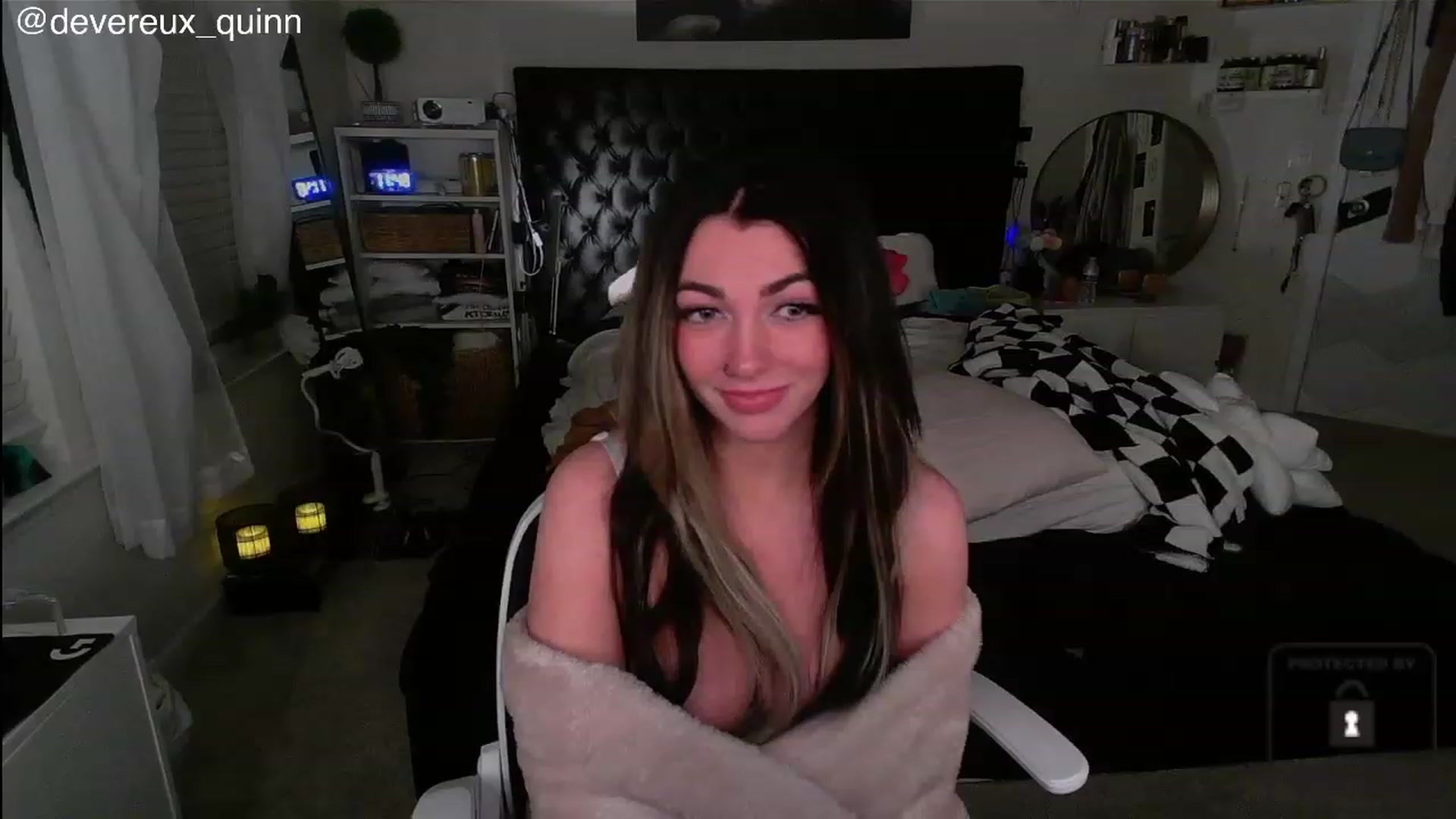 Gallery image thumbnail from Devereuxquinn's myfreecams stream on, 07/16/2023, 06:05 image 4 of 20