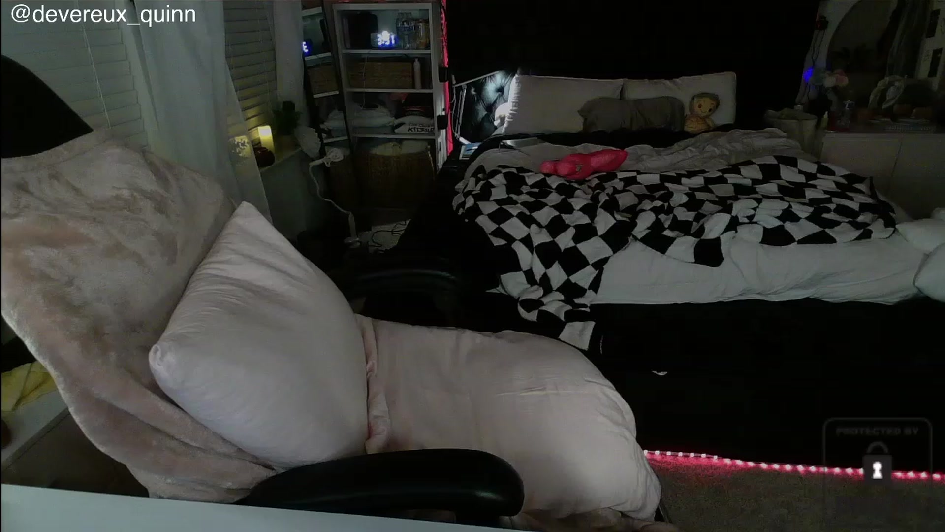 Gallery image thumbnail from Devereuxquinn's myfreecams stream on, 07/18/2023, 08:10 image 11 of 20