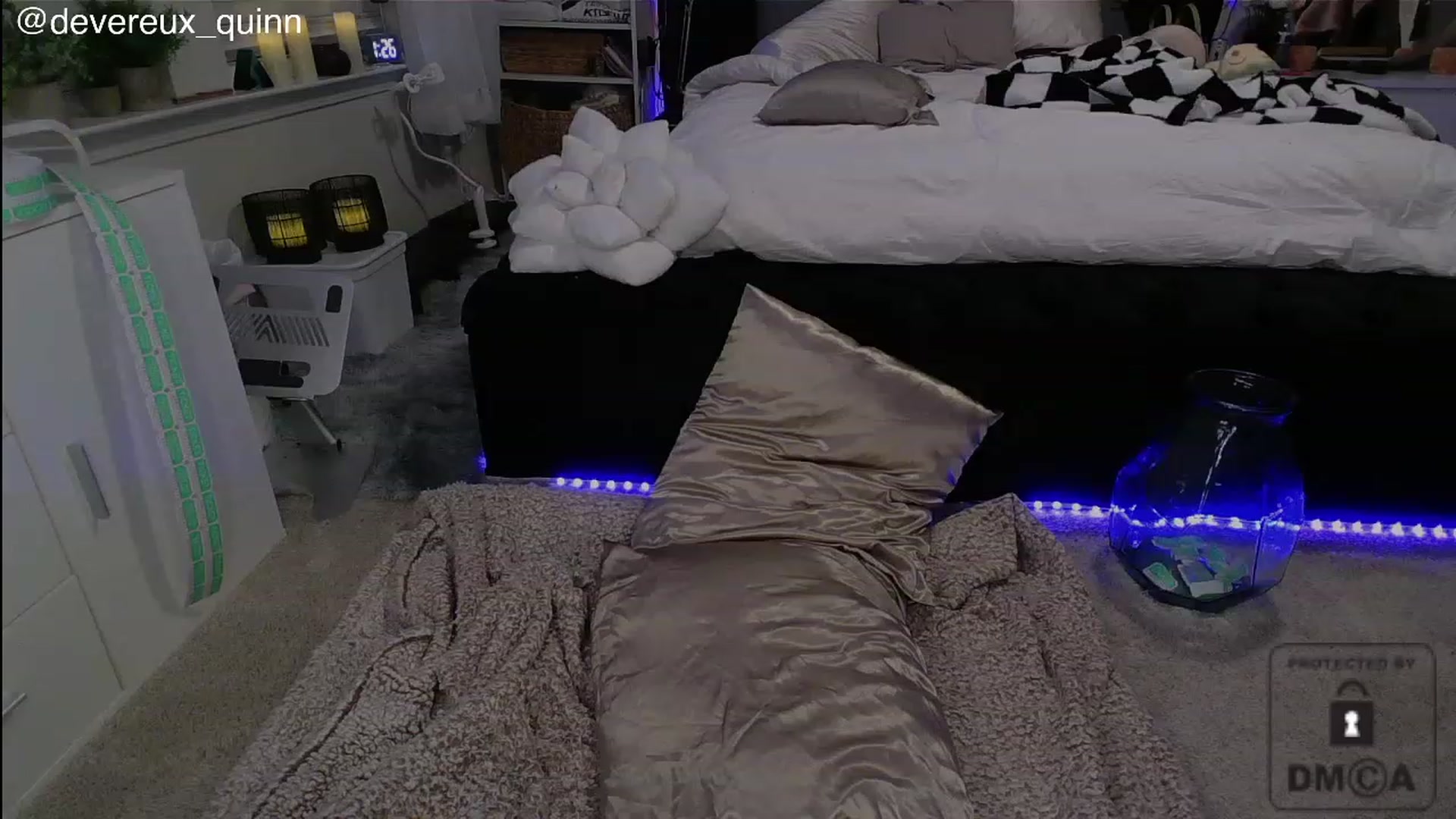 Gallery image thumbnail from Devereuxquinn's myfreecams stream on, 07/23/2023, 05:43 image 16 of 20