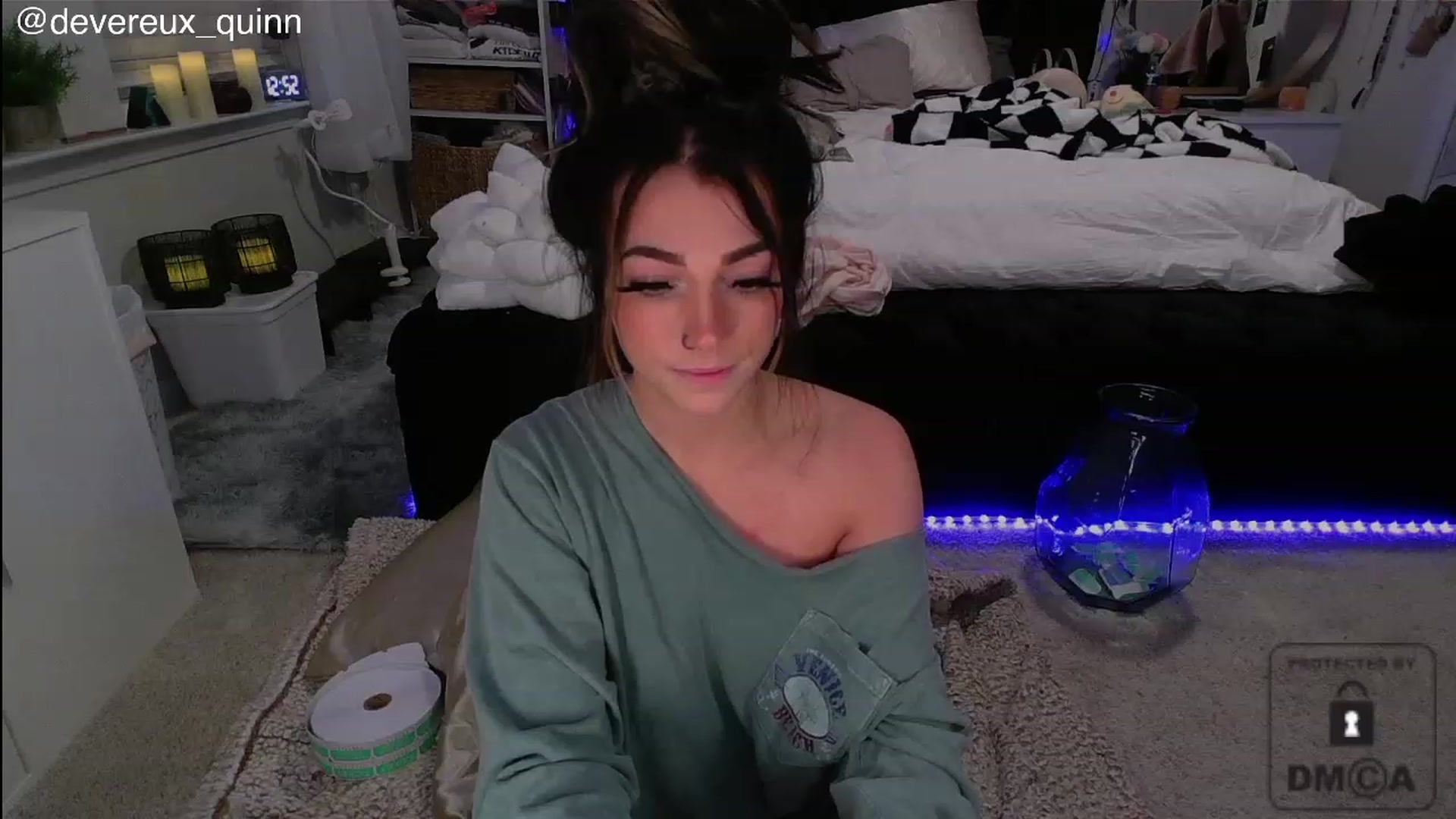 Gallery image thumbnail from Devereuxquinn's myfreecams stream on, 07/23/2023, 05:43 image 2 of 20