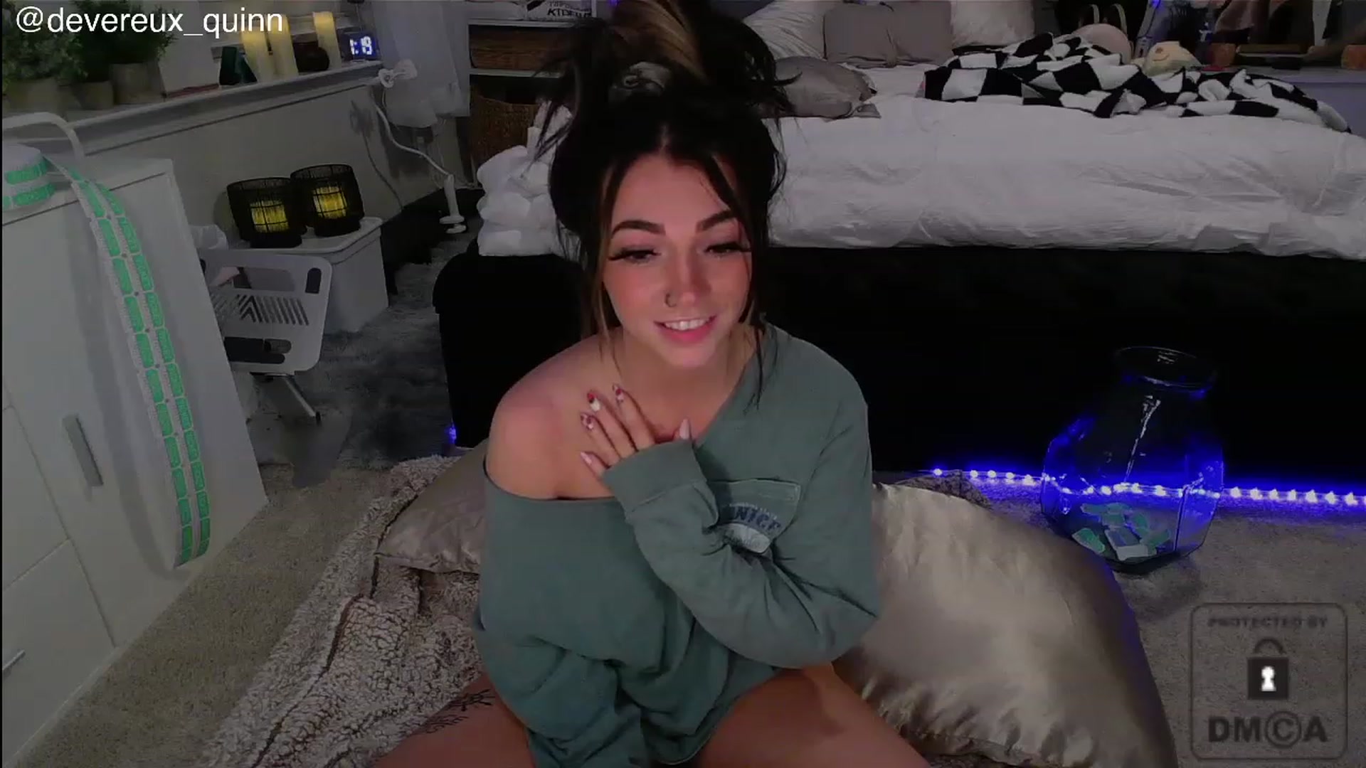 Gallery image thumbnail from Devereuxquinn's myfreecams stream on, 07/23/2023, 05:43 image 13 of 20