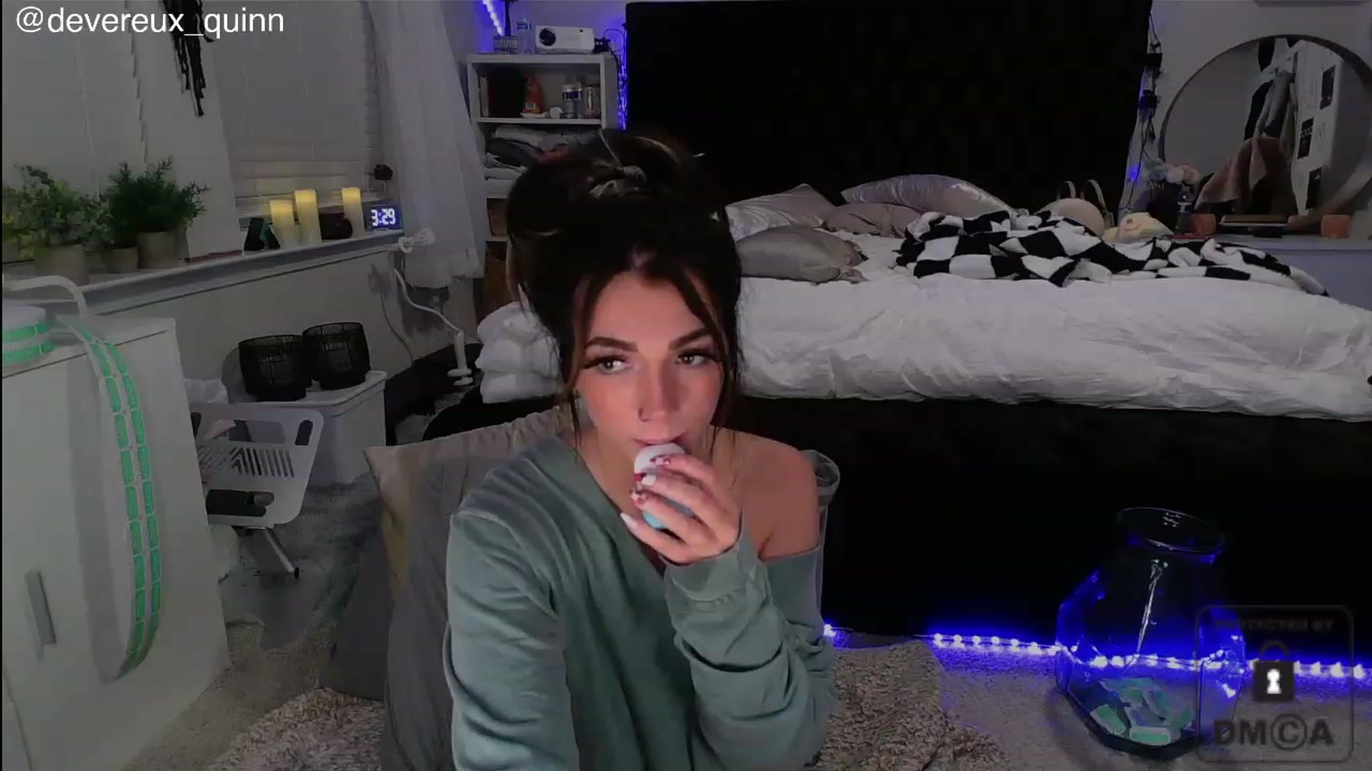 Gallery image thumbnail from Devereuxquinn's myfreecams stream on, 07/23/2023, 08:42 image 10 of 20