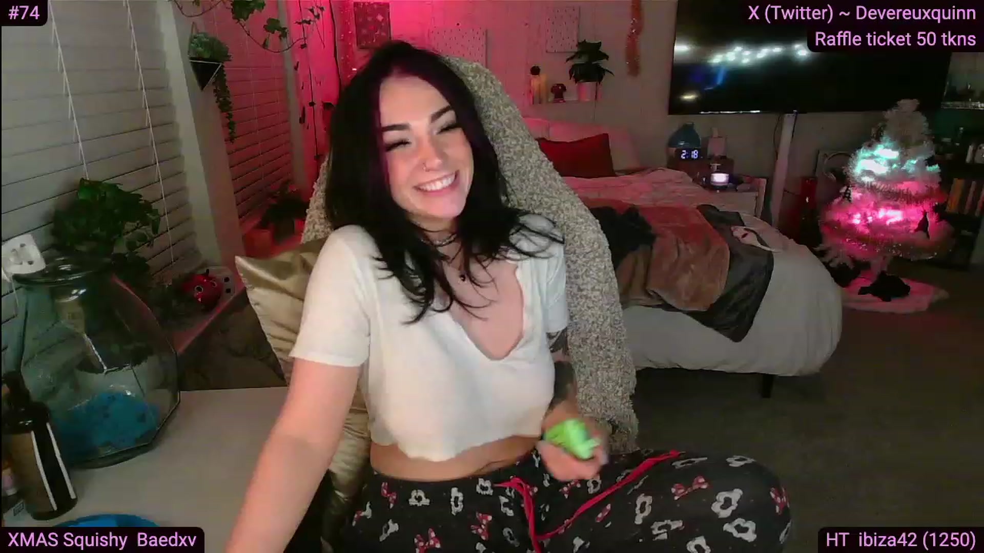 Gallery image thumbnail from Devereuxquinn's myfreecams stream on, 12/06/2023, 07:56 image 14 of 20