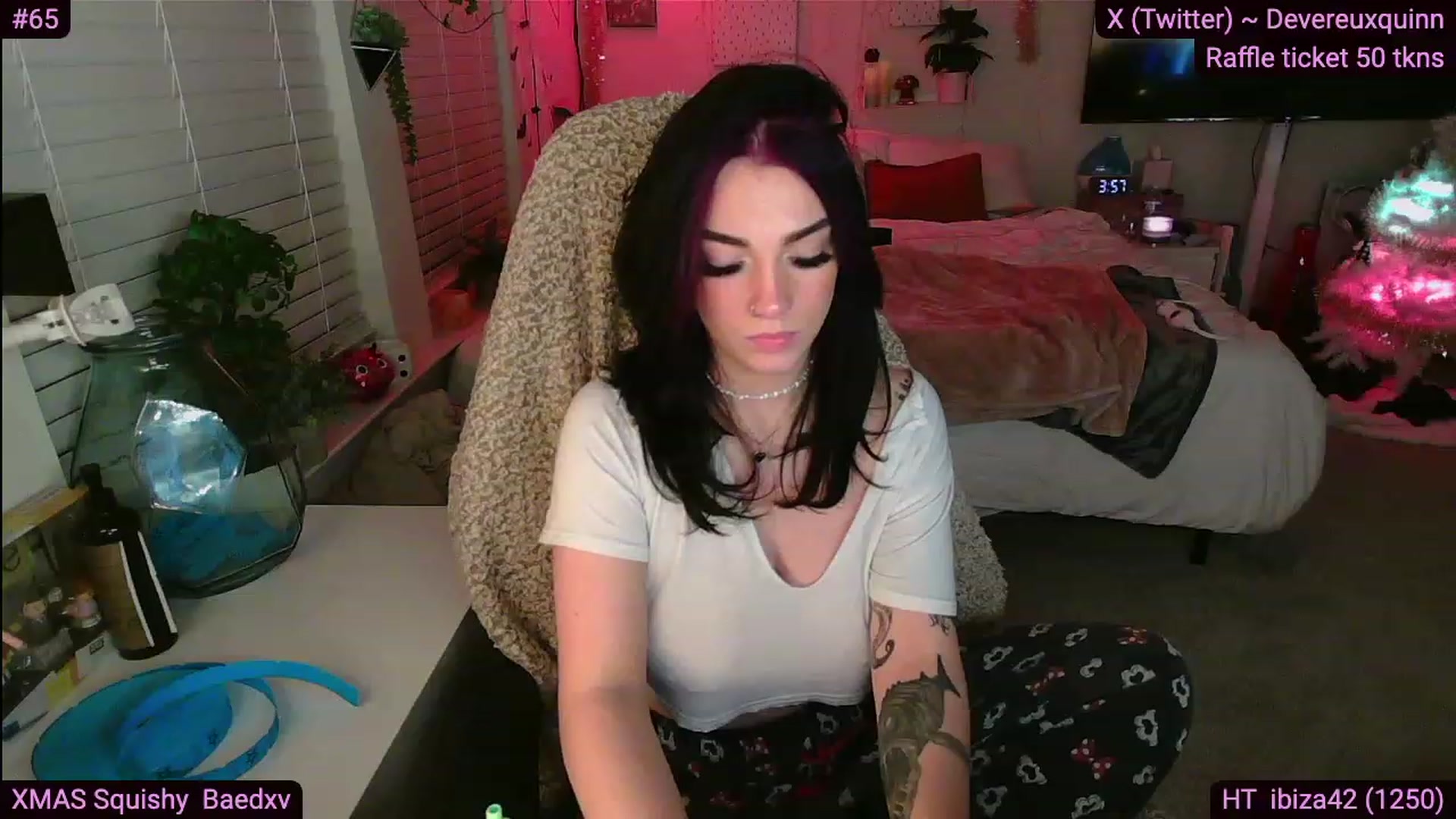 Gallery image thumbnail from Devereuxquinn's myfreecams stream on, 12/06/2023, 09:48 image 3 of 20