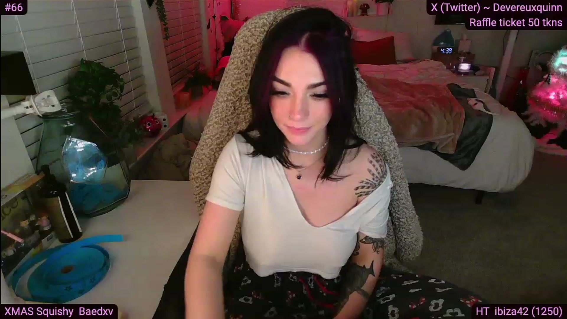 Gallery image thumbnail from Devereuxquinn's myfreecams stream on, 12/06/2023, 09:48 image 19 of 20