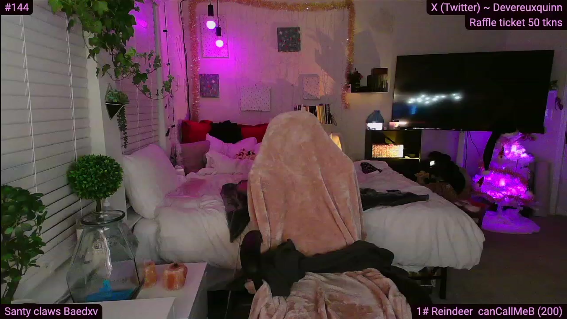Gallery image thumbnail from Devereuxquinn's myfreecams stream on, 12/12/2023, 07:57 image 2 of 20
