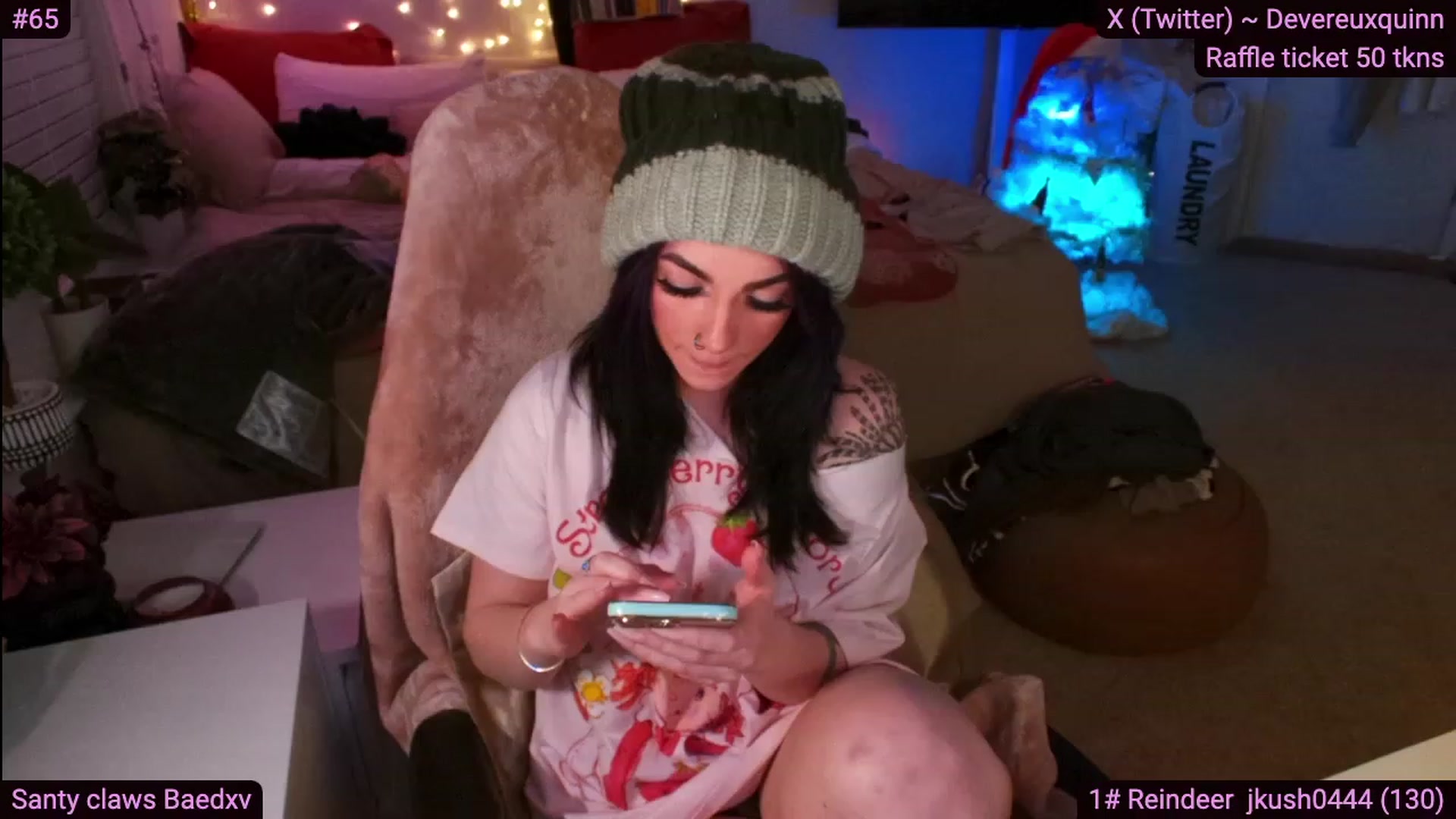 Gallery image thumbnail from Devereuxquinn's myfreecams stream on, 12/17/2023, 06:30 image 5 of 20
