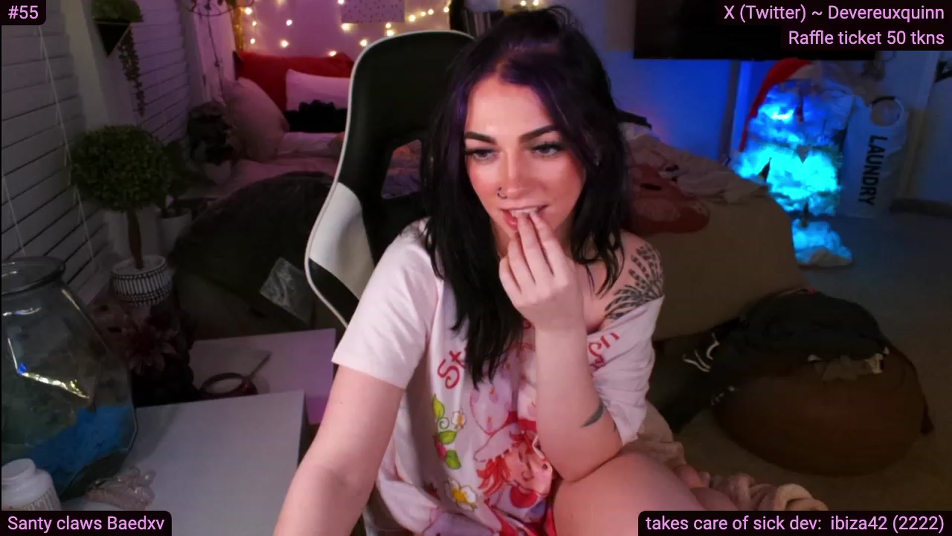 Gallery image thumbnail from Devereuxquinn's myfreecams stream on, 12/17/2023, 09:25 image 19 of 20