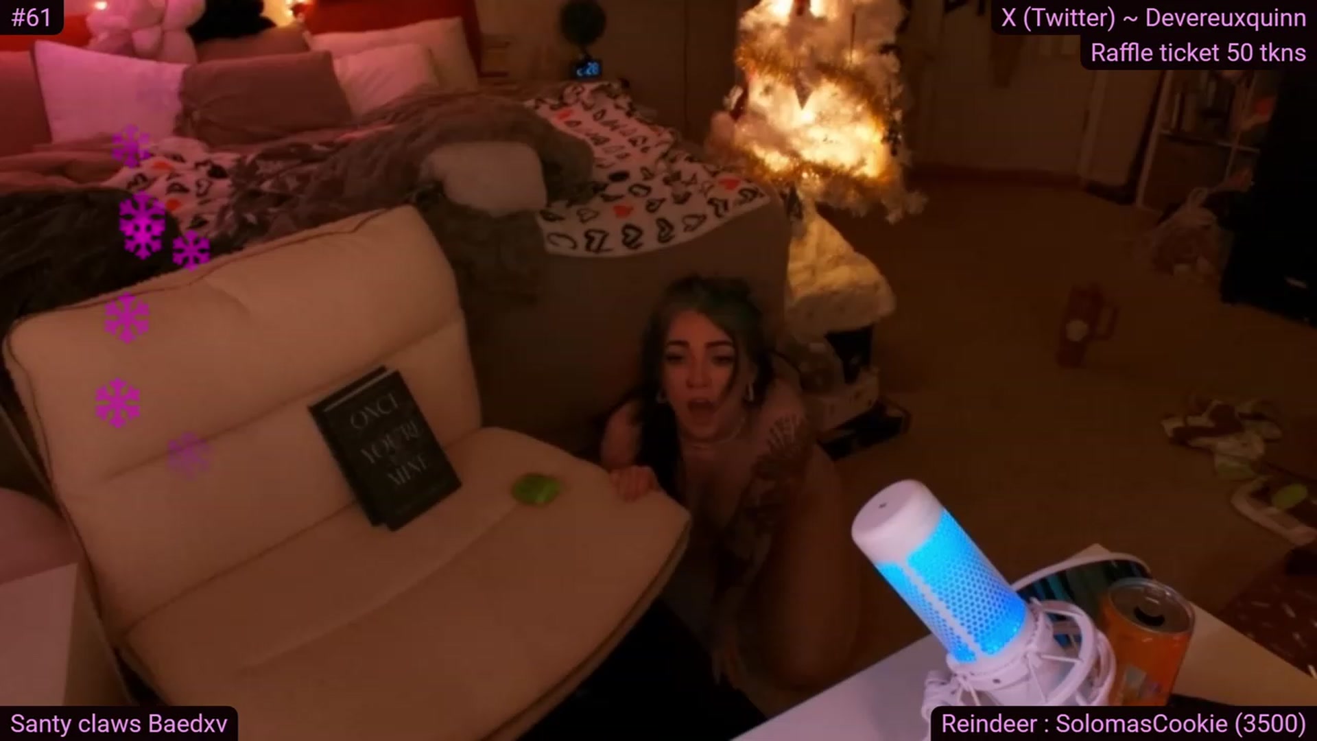 Gallery image thumbnail from Devereuxquinn's myfreecams stream on, 12/24/2023, 08:37 image 15 of 20