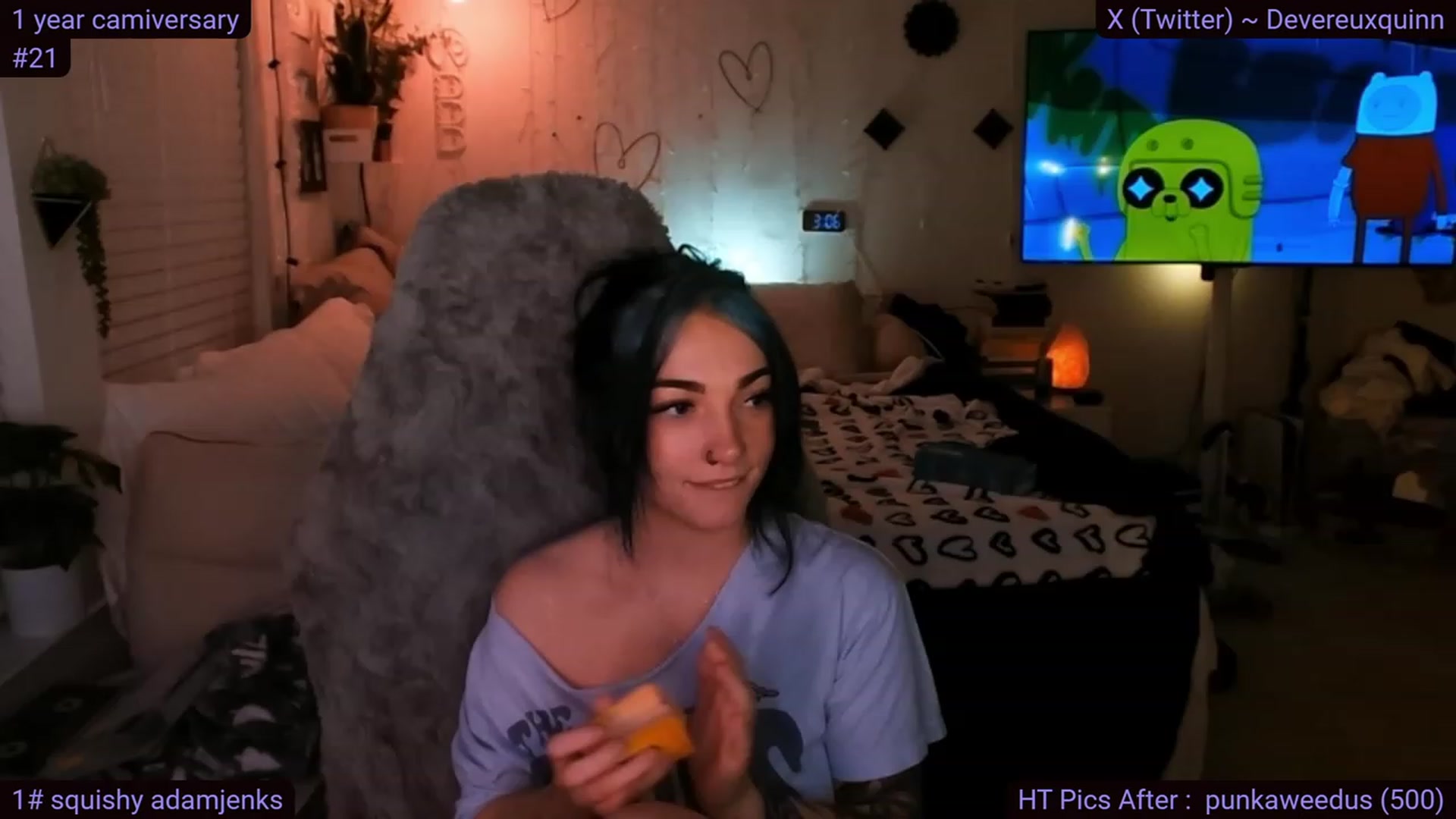 Gallery image thumbnail from Devereuxquinn's myfreecams stream on, 01/10/2024, 08:14 image 16 of 20