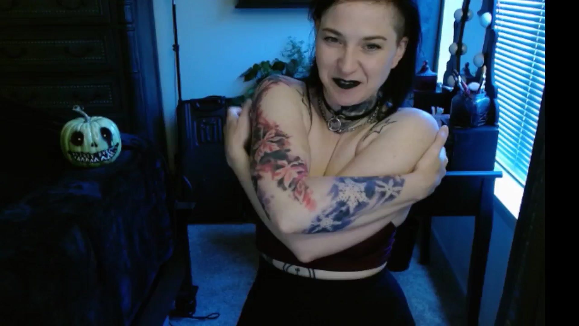 Gallery image thumbnail from DeviantDione's myfreecams stream on, 08/08/2024, 18:03 image 2 of 20