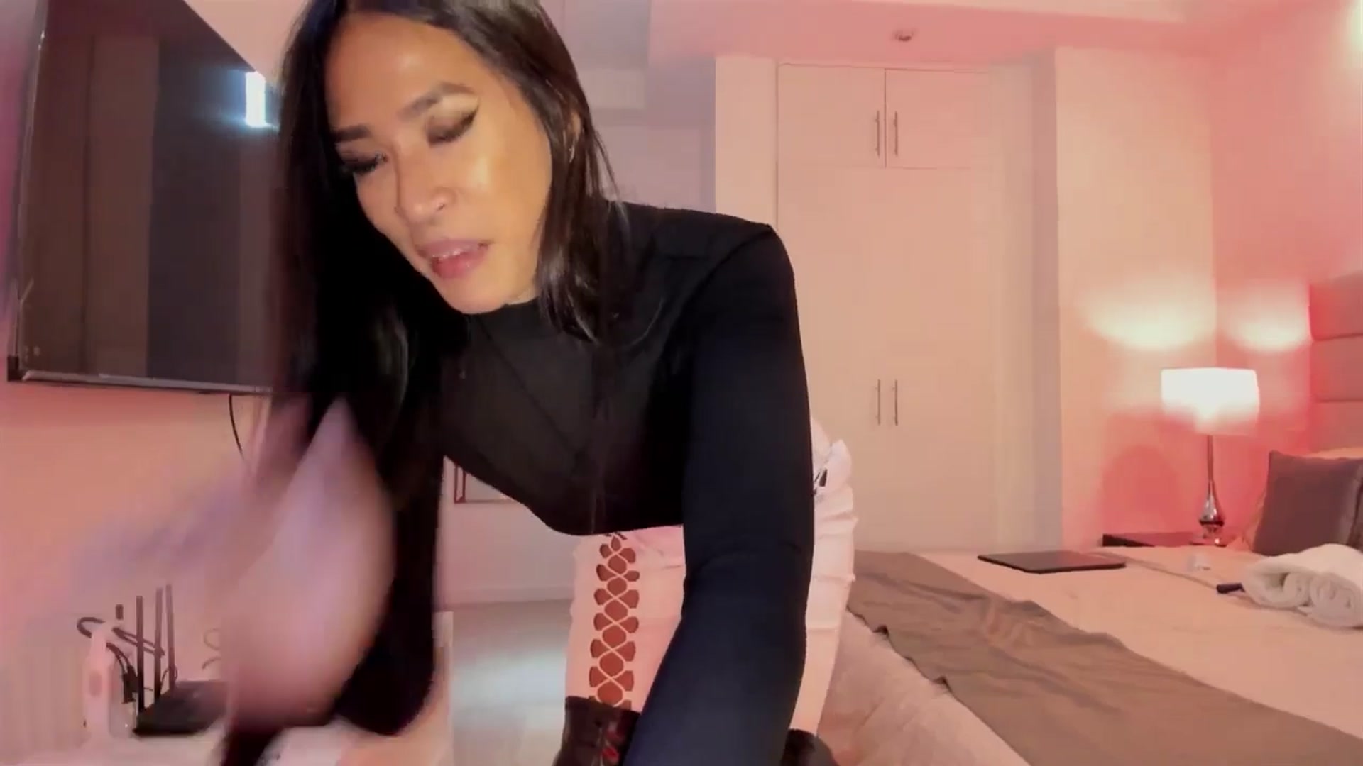 Gallery image thumbnail from DevilTeaser's myfreecams stream on, 06/24/2024, 06:17 image 10 of 20