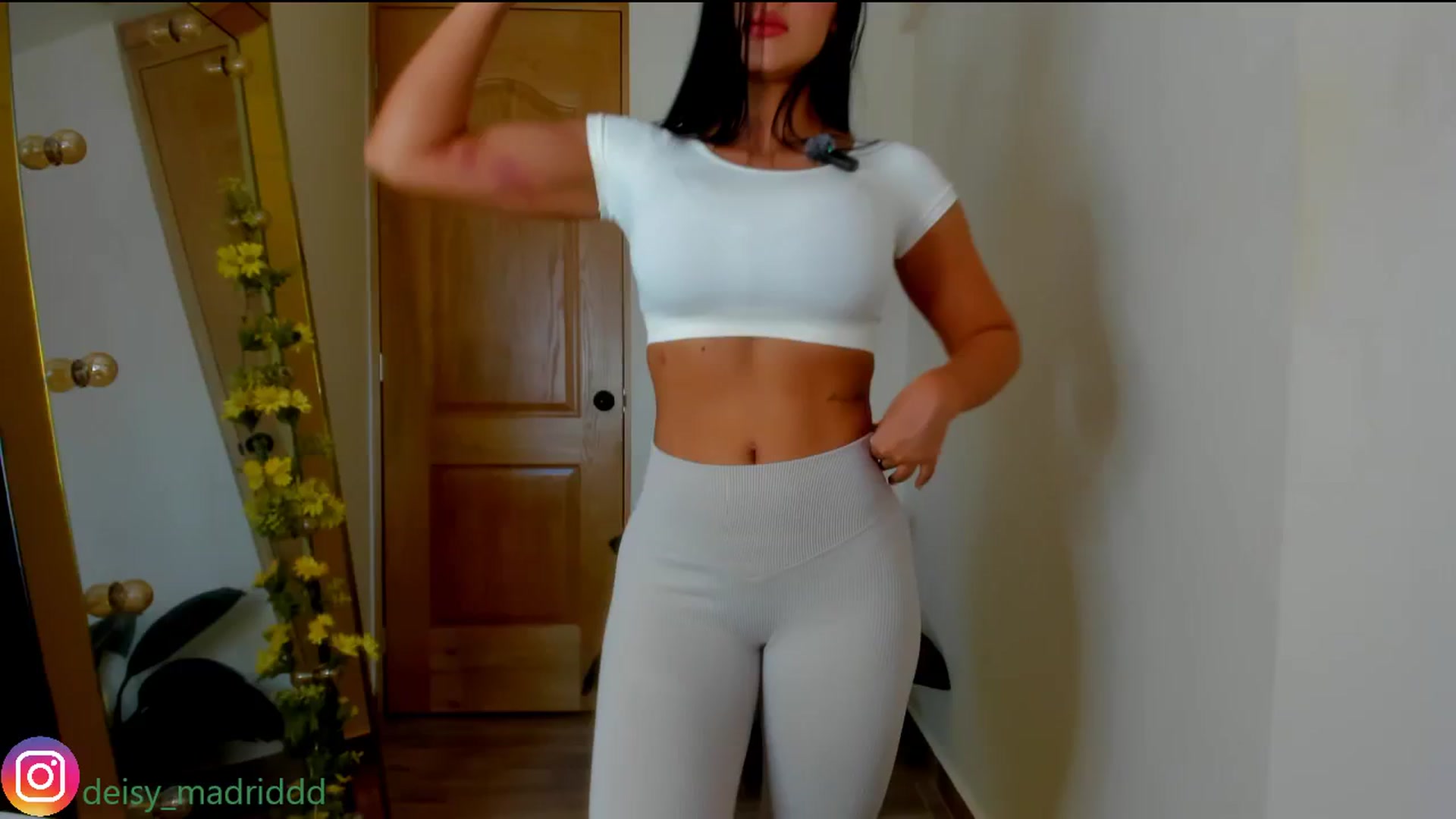 Gallery image thumbnail from Deysi_madrid's myfreecams stream on, 12/23/2025, 19:37 image 6 of 20
