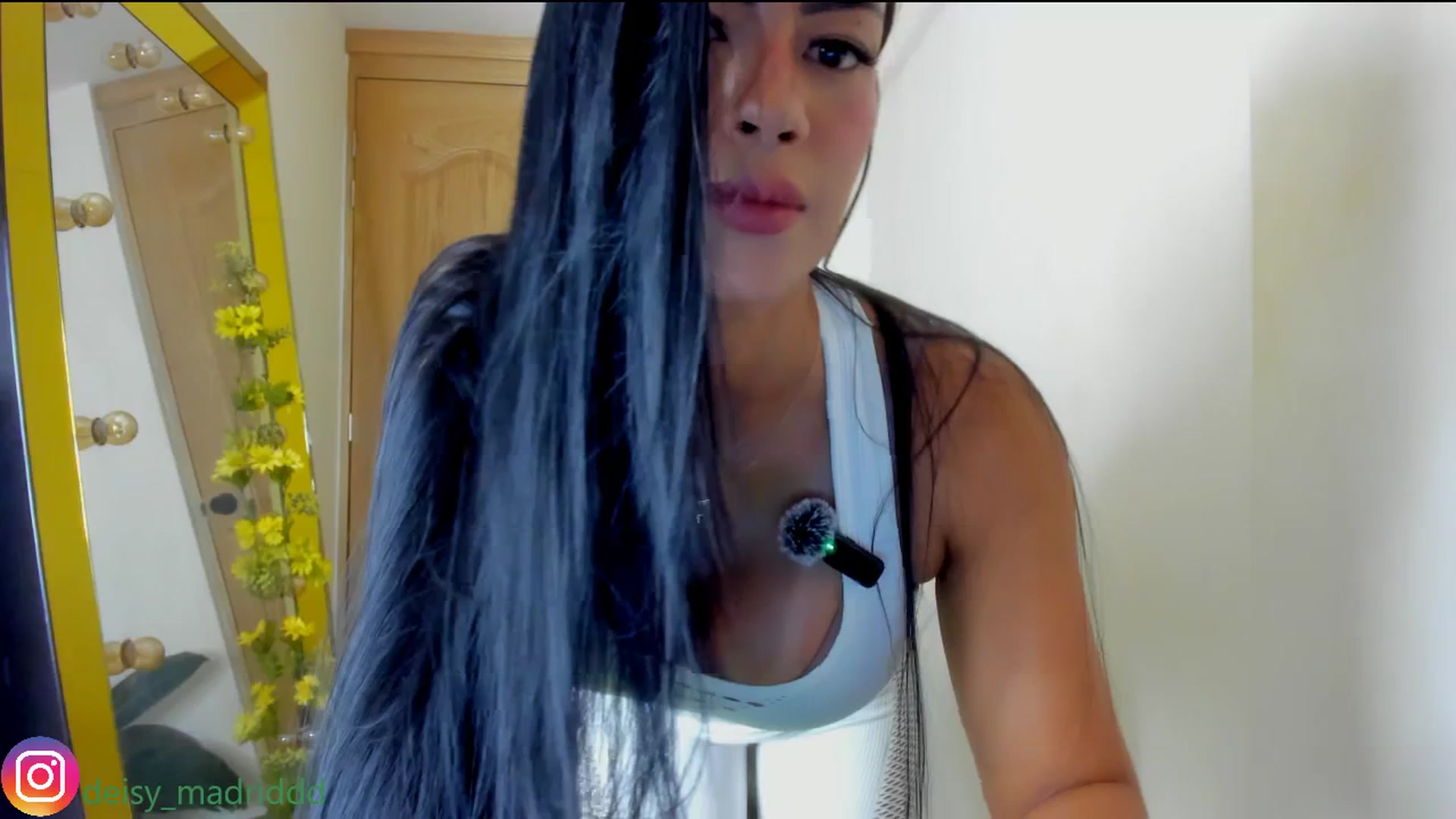 Gallery image thumbnail from Deysi_madrid's myfreecams stream on, 12/26/2025, 24:02 image 8 of 20