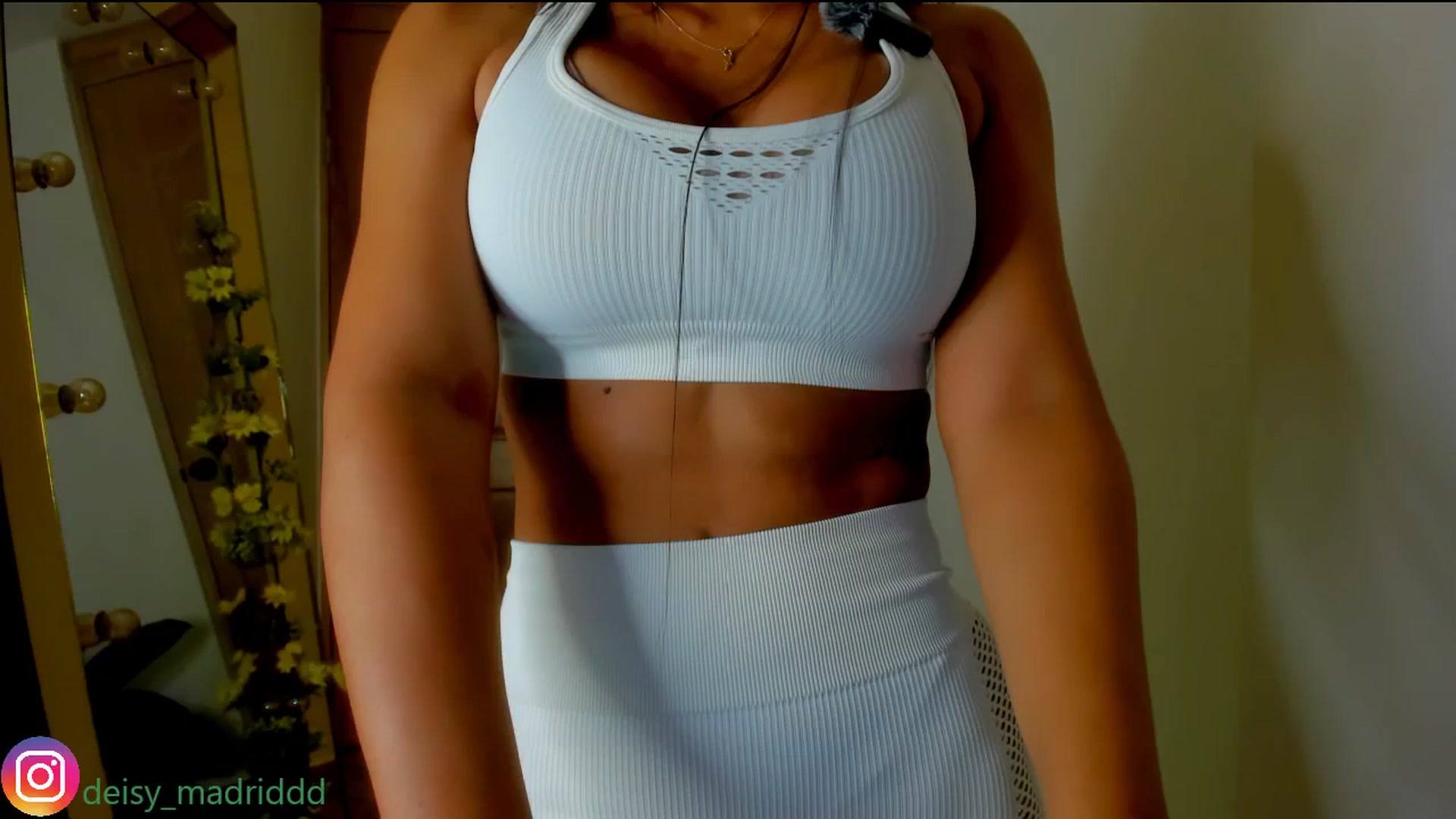 Gallery image thumbnail from Deysi_madrid's myfreecams stream on, 12/26/2025, 24:02 image 2 of 20