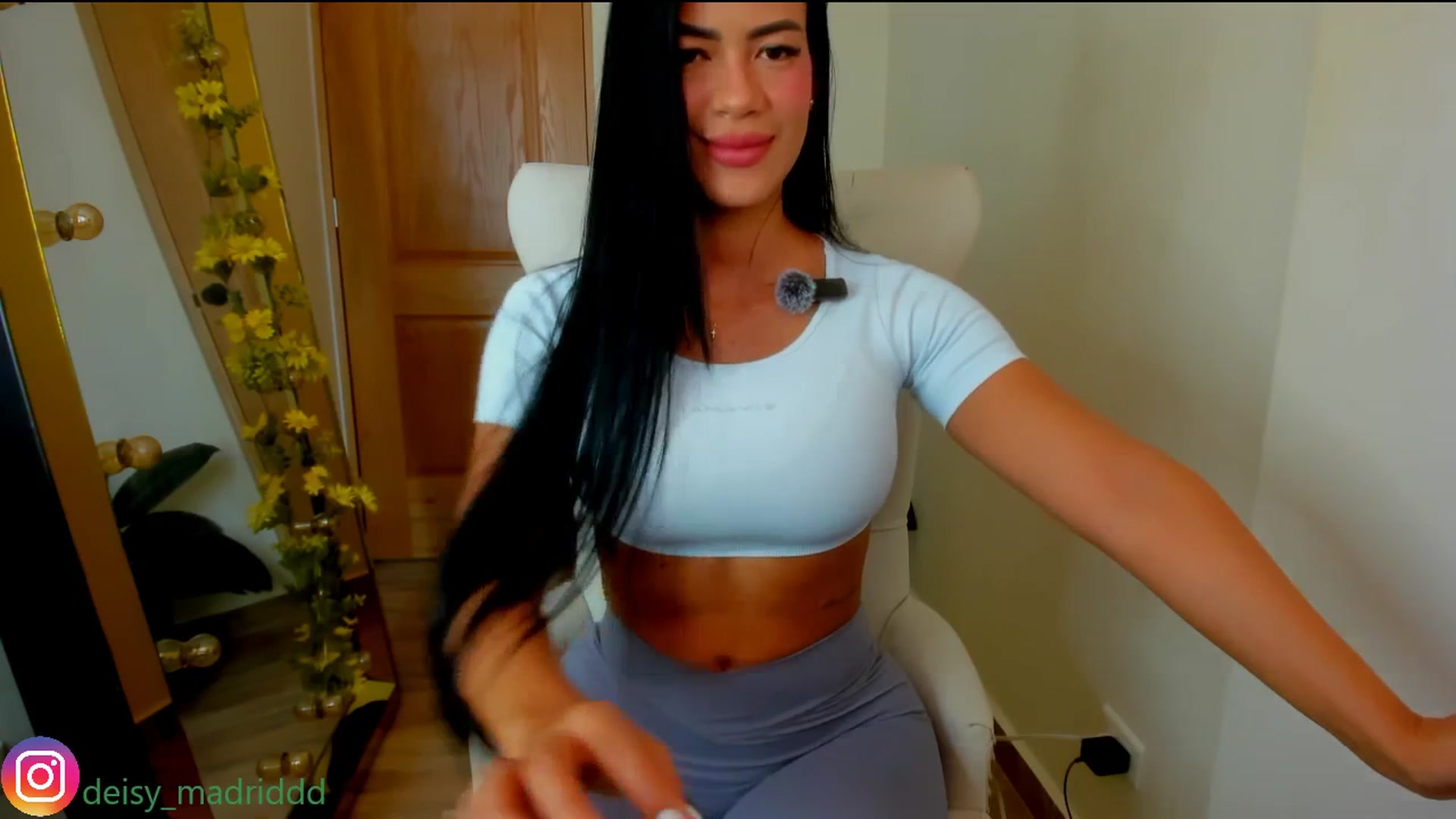 Gallery image thumbnail from Deysi_madrid's myfreecams stream on, 12/26/2025, 20:21 image 6 of 20