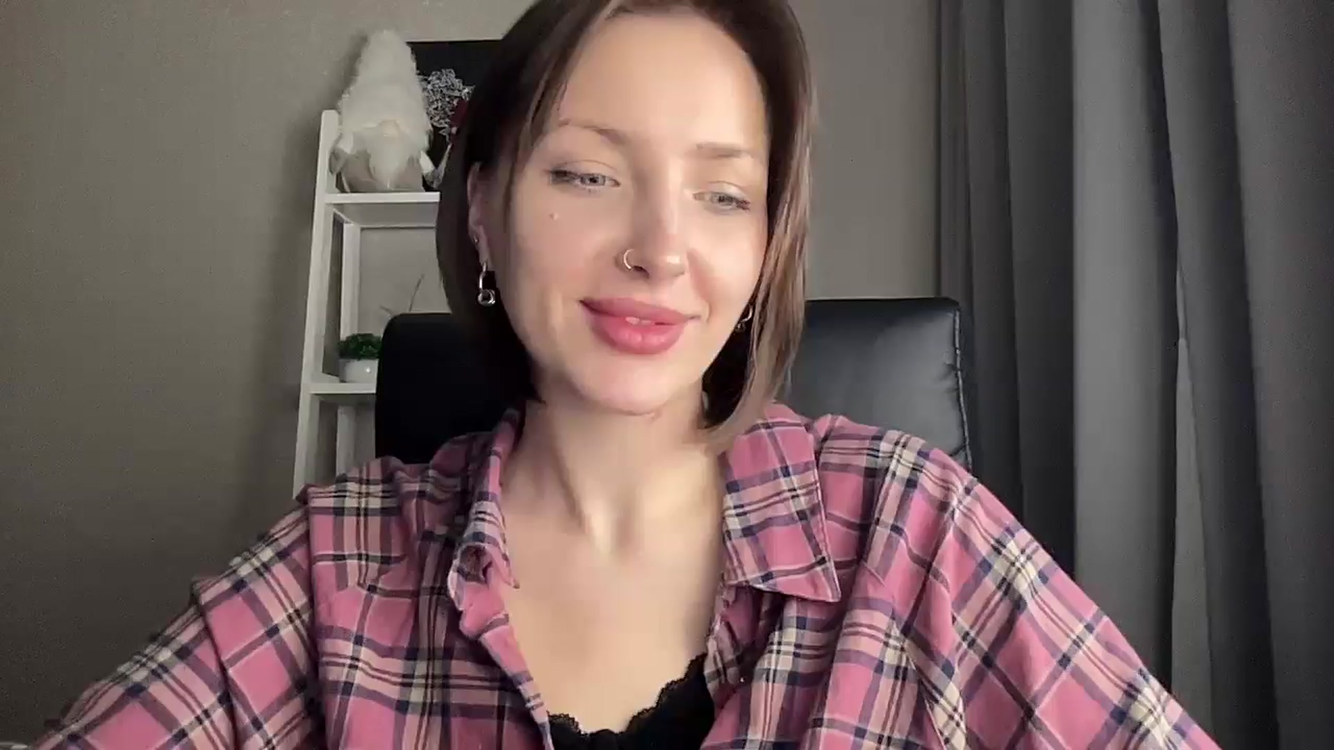 Gallery image thumbnail from Di_Pearl's myfreecams stream on, 12/08/2025, 20:39 image 12 of 20