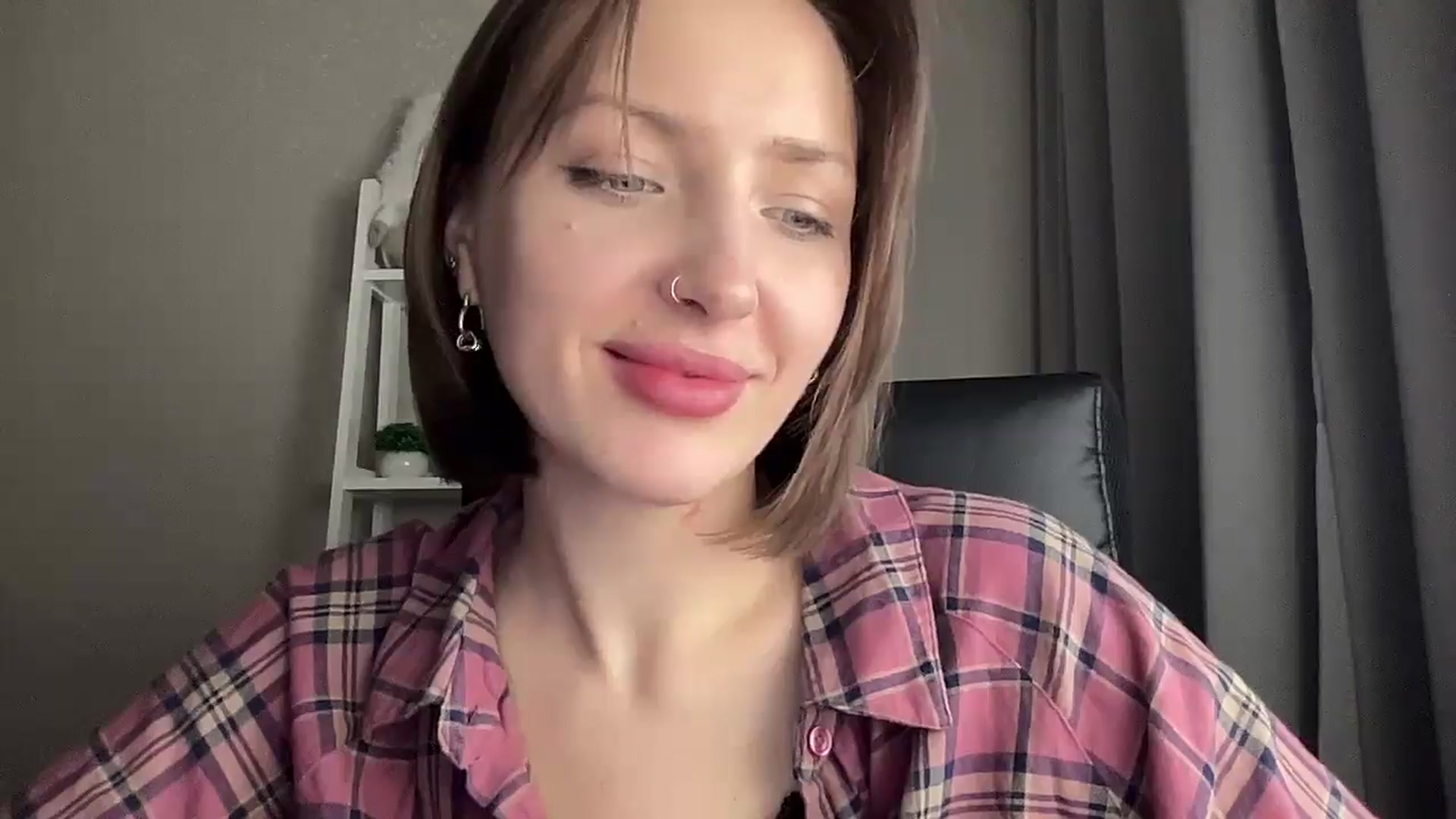 Gallery image thumbnail from Di_Pearl's myfreecams stream on, 12/08/2025, 22:05 image 19 of 20